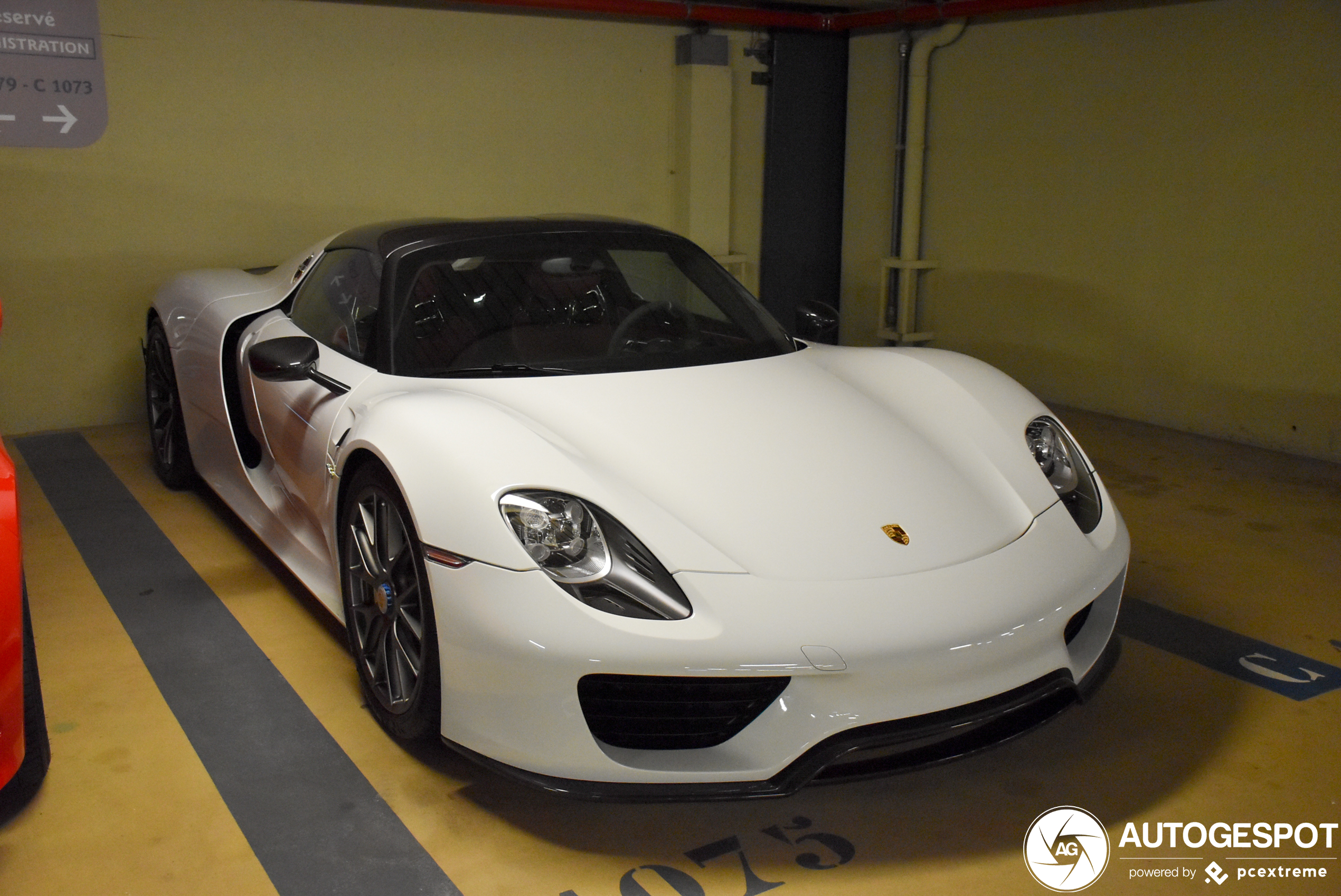 Porsche 918 Spyder Weissach Package