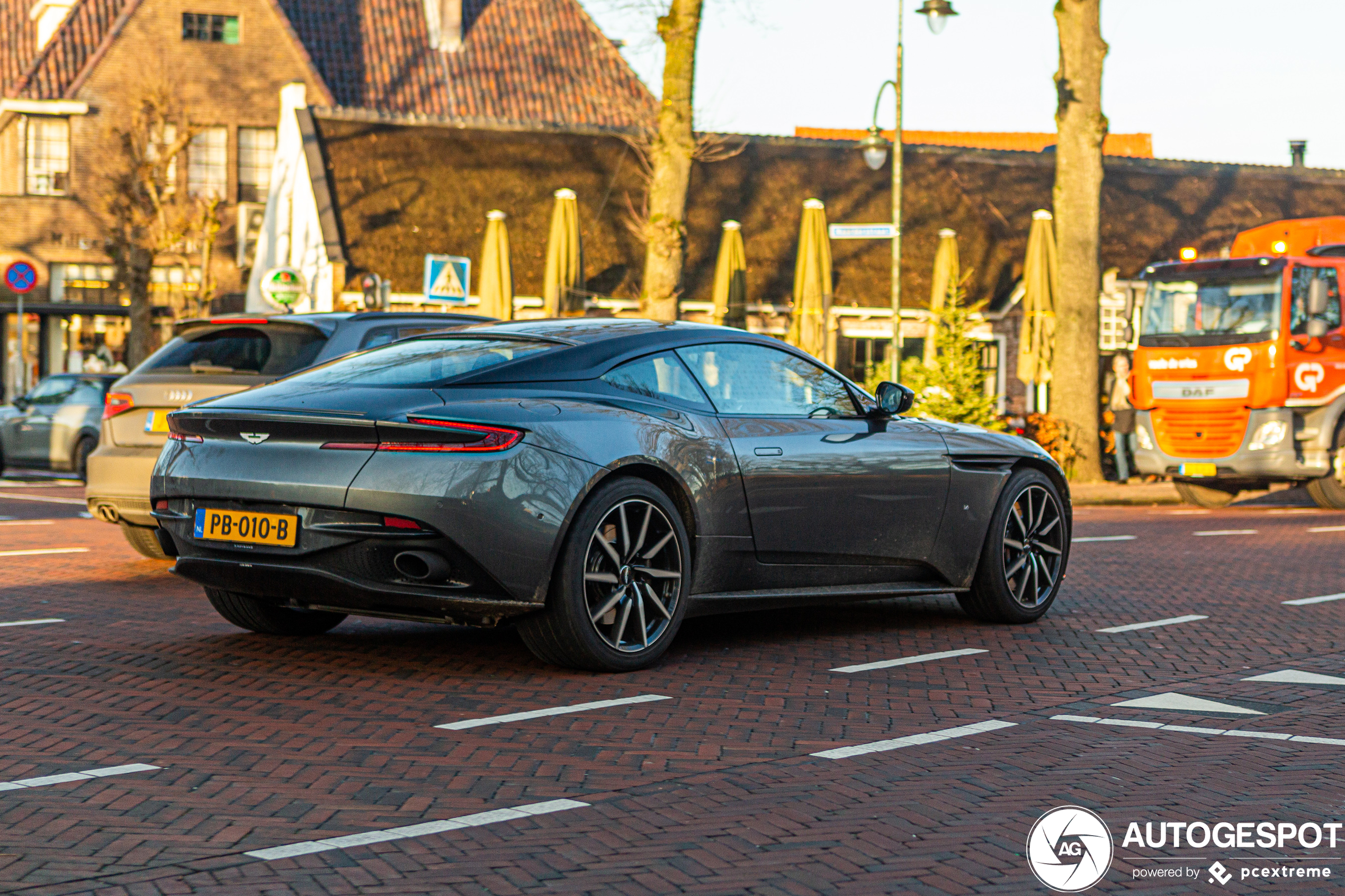 Aston Martin DB11