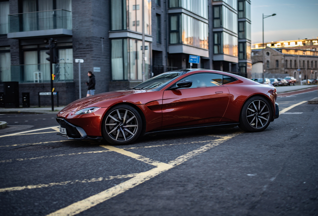 Aston Martin V8 Vantage 2018