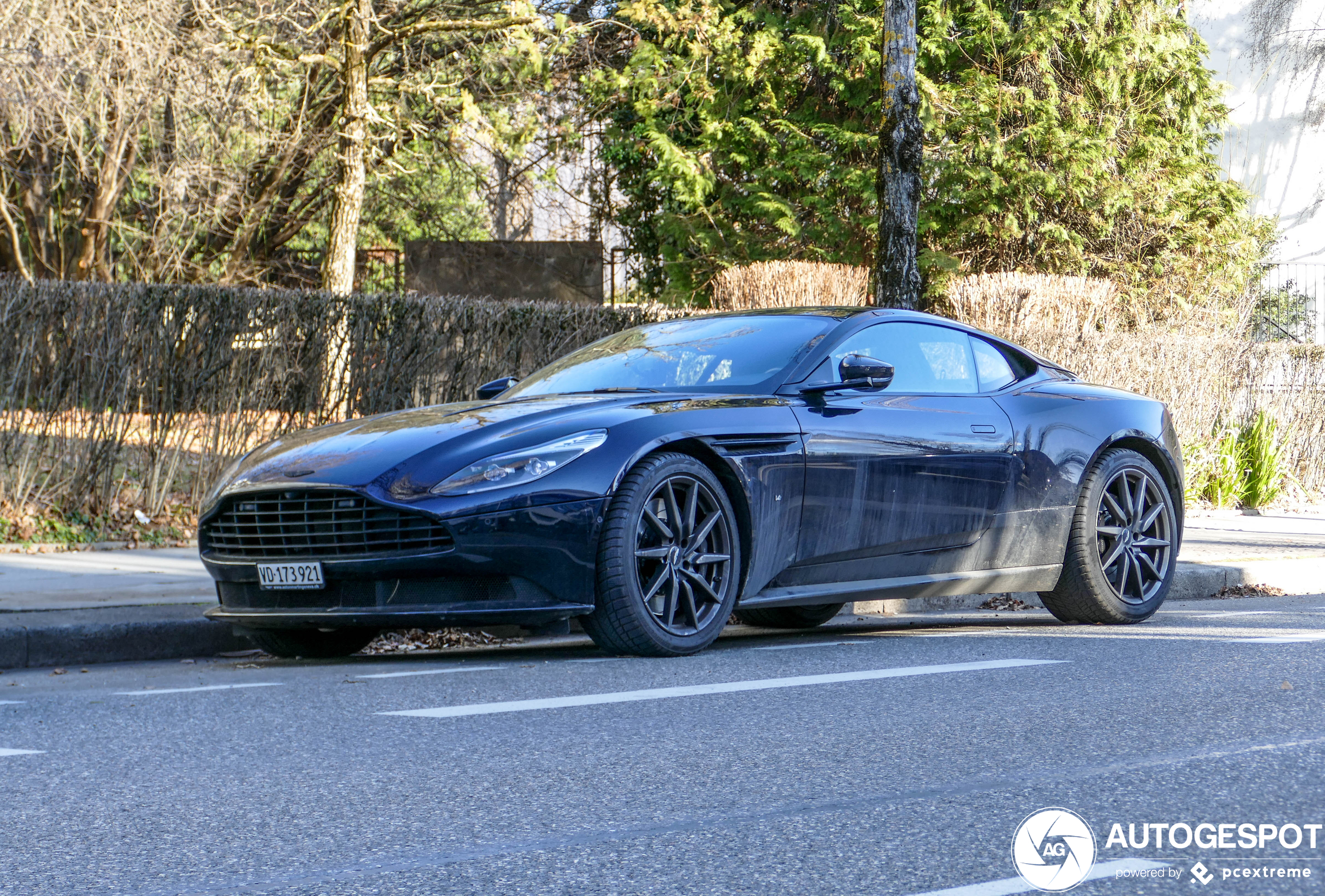 Aston Martin DB11