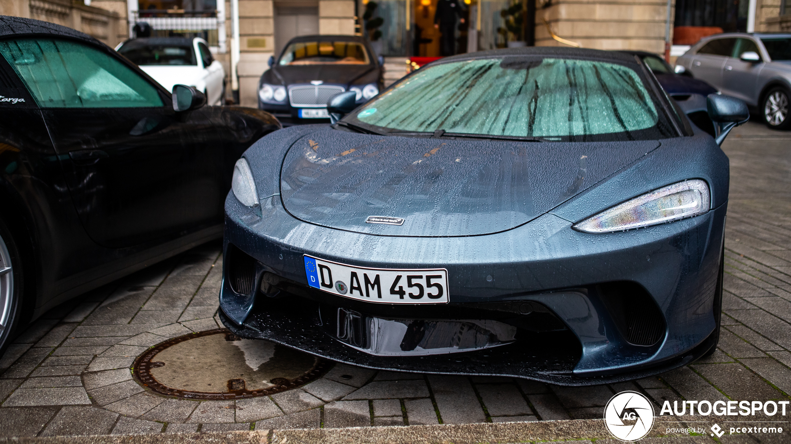 McLaren GT