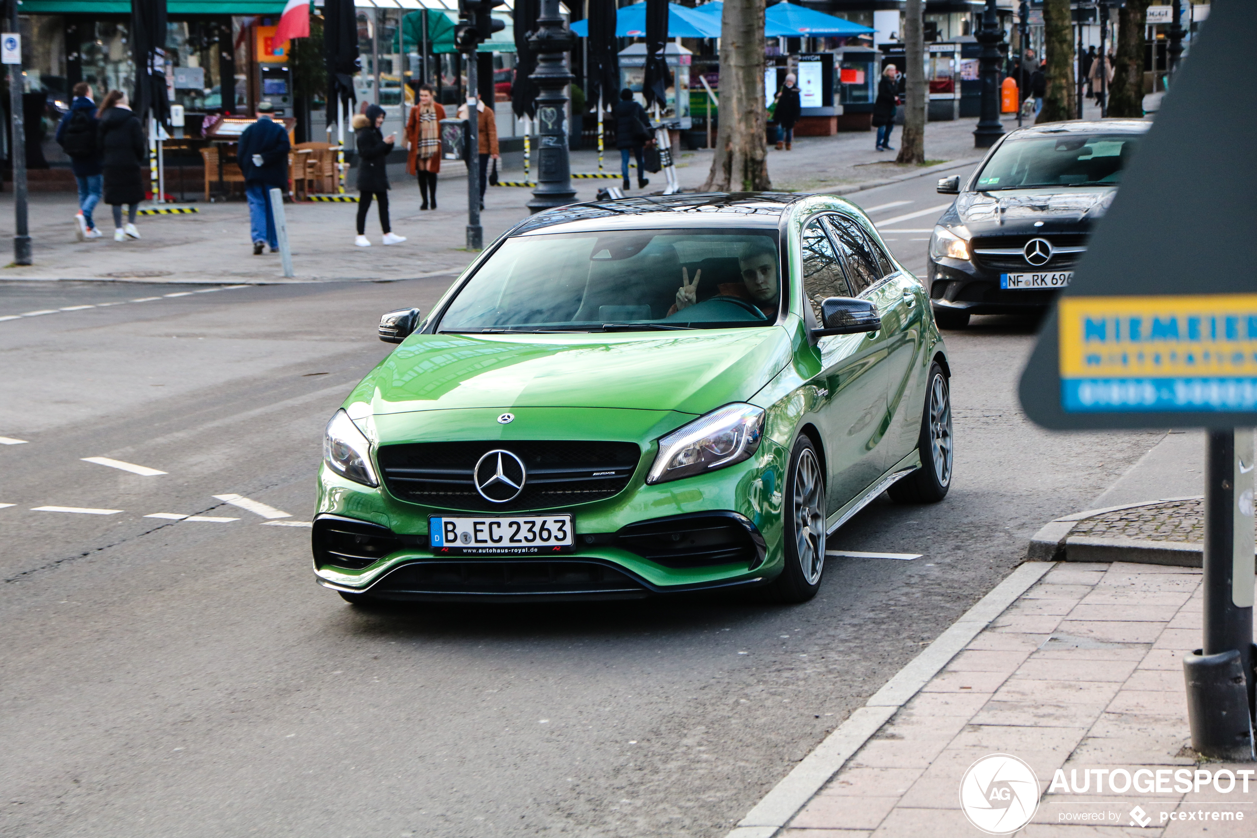 Mercedes-AMG A 45 W176 2015