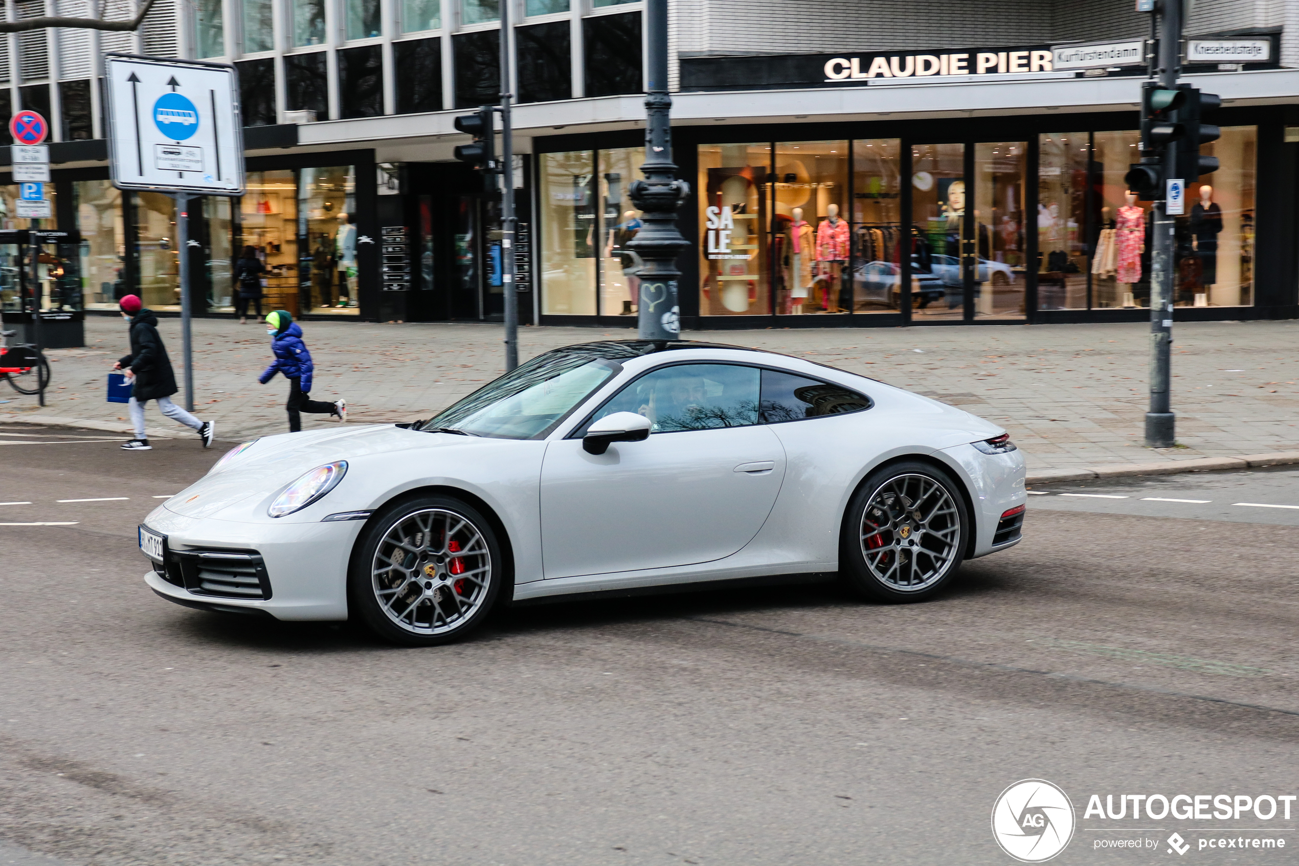 Porsche 992 Carrera 4S