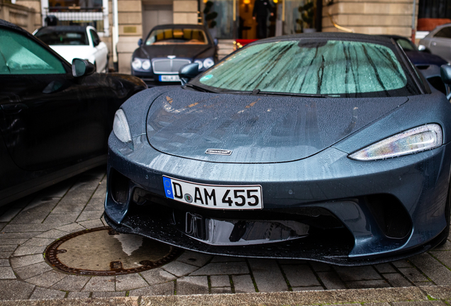 McLaren GT