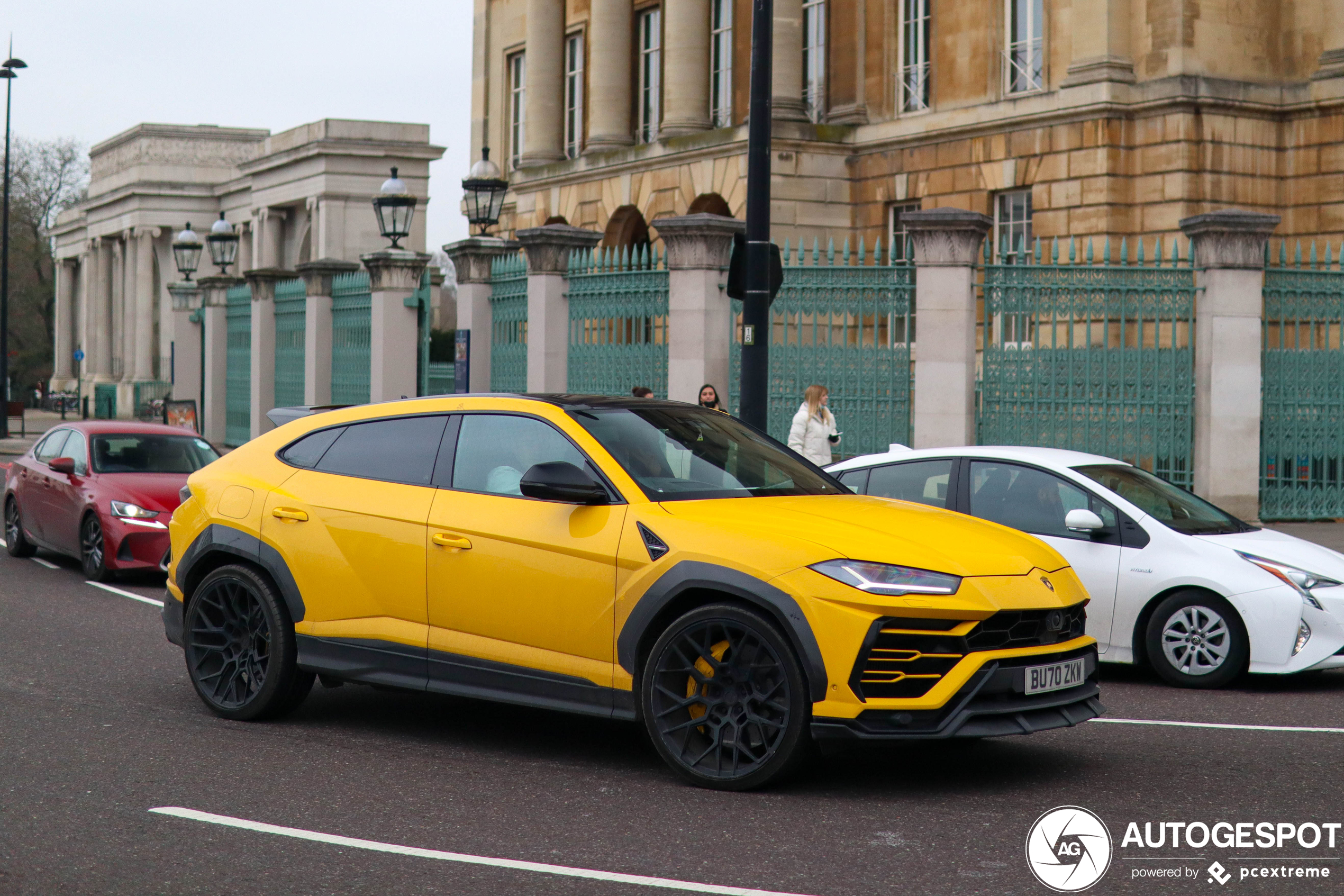 Lamborghini Urus Nero Design