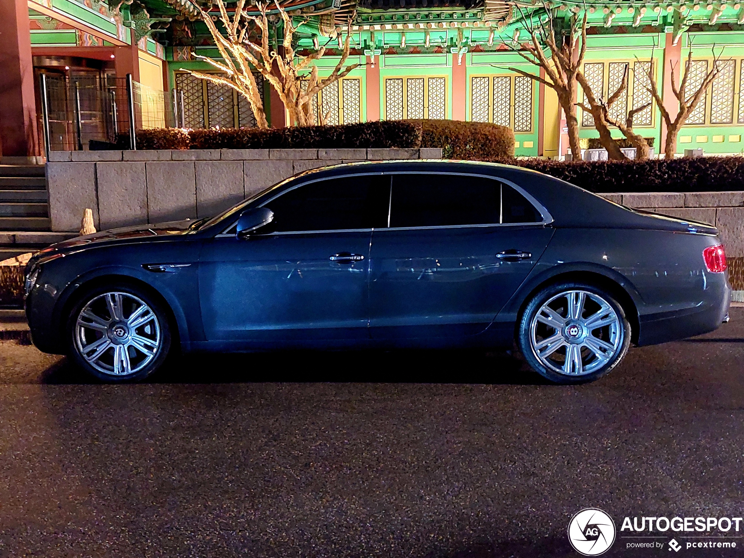 Bentley Flying Spur V8