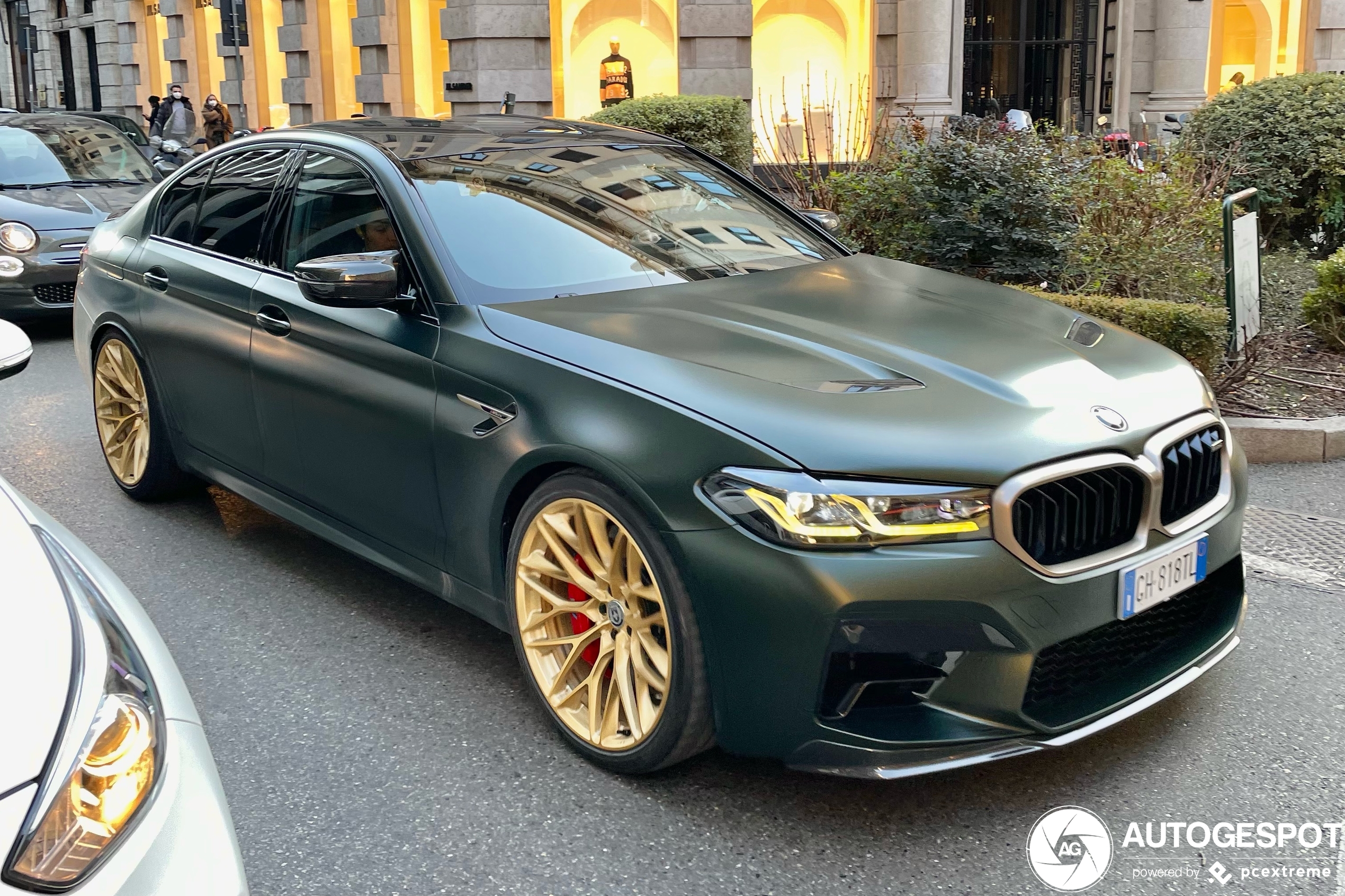 BMW M5 CS rijdt op behoorlijk duur aluminium