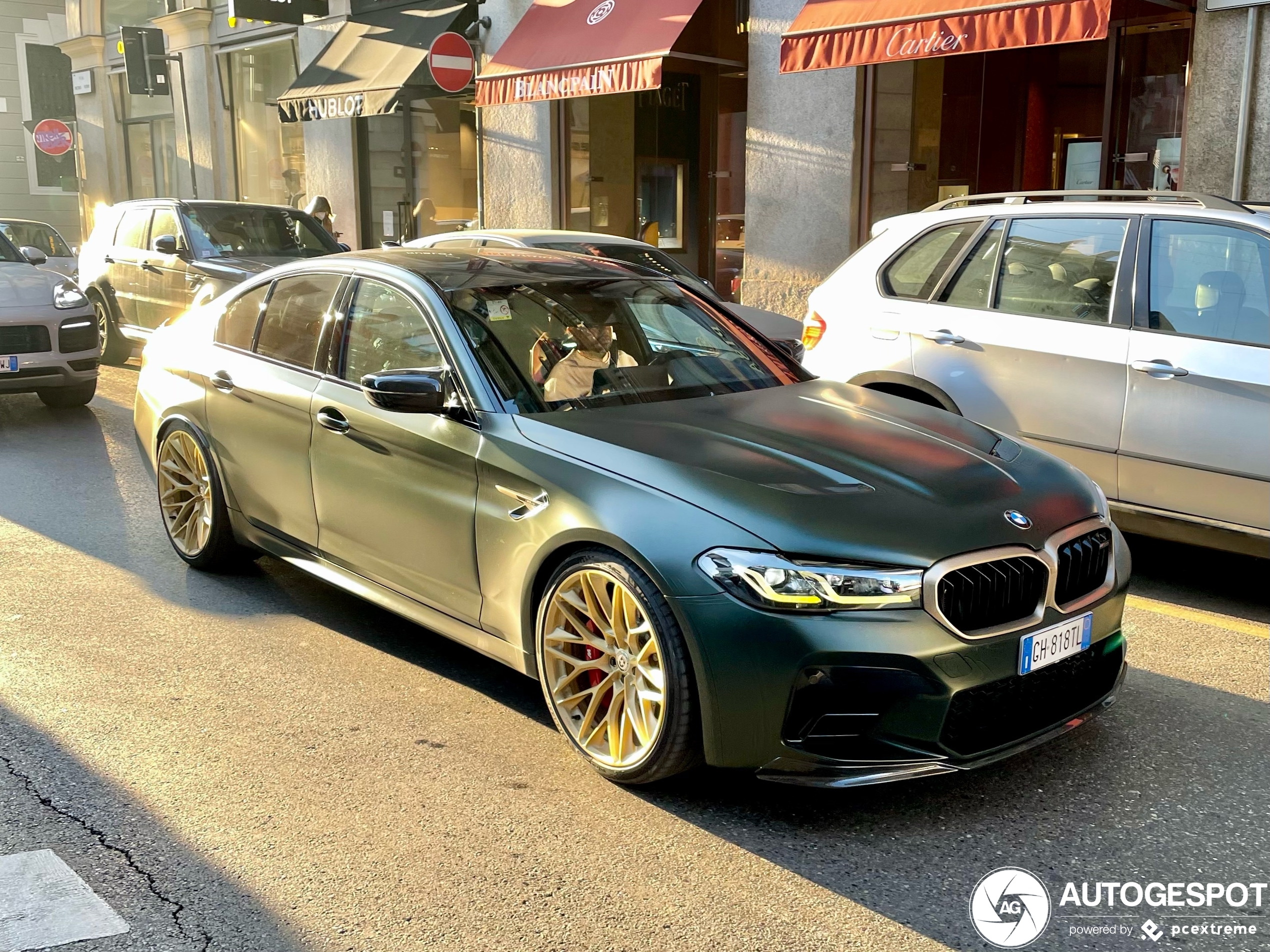 BMW M5 CS rijdt op behoorlijk duur aluminium