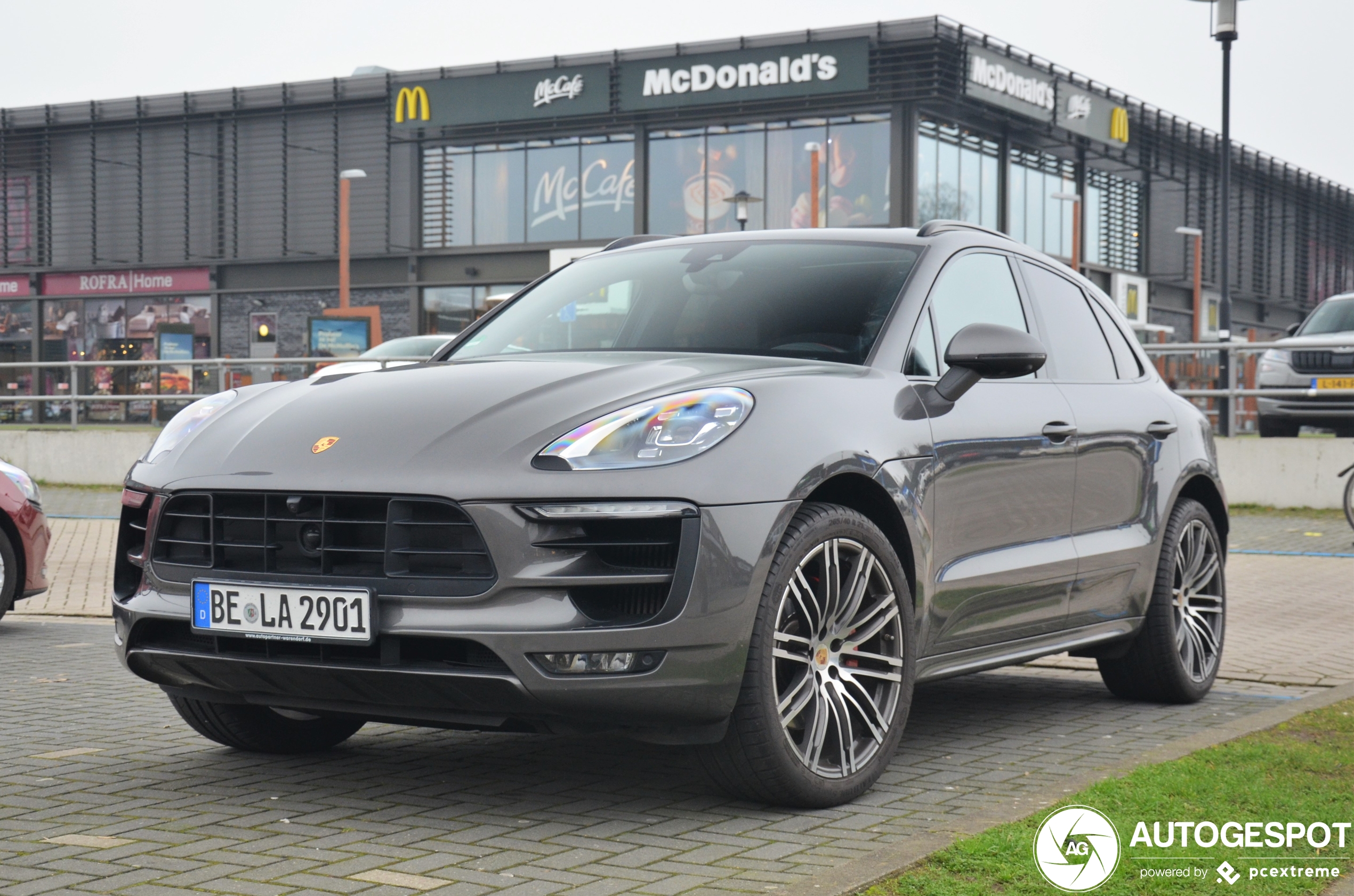 Porsche 95B Macan GTS