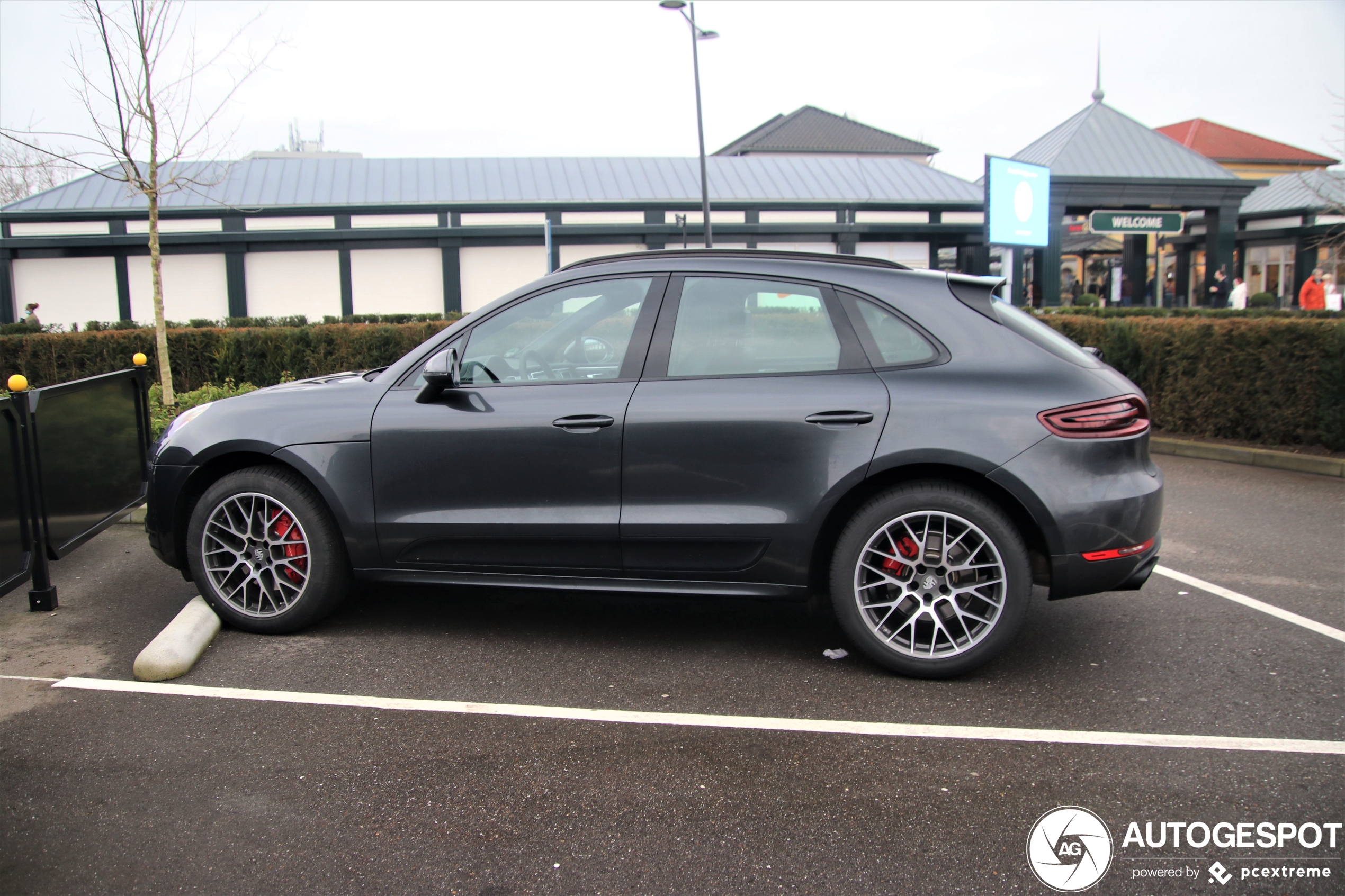 Porsche 95B Macan GTS