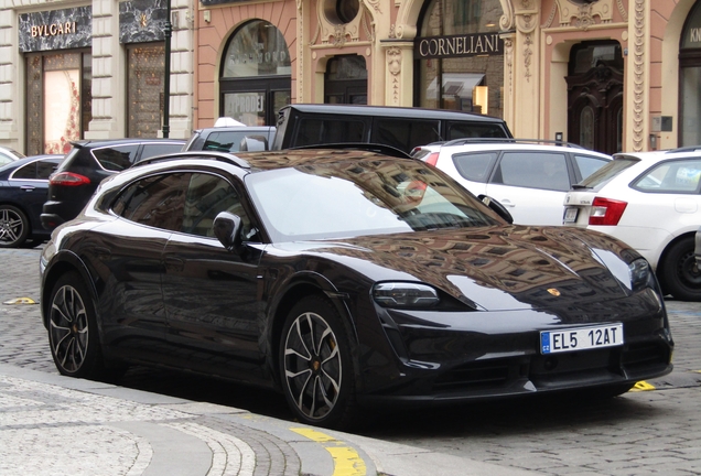 Porsche Taycan Turbo S Cross Turismo