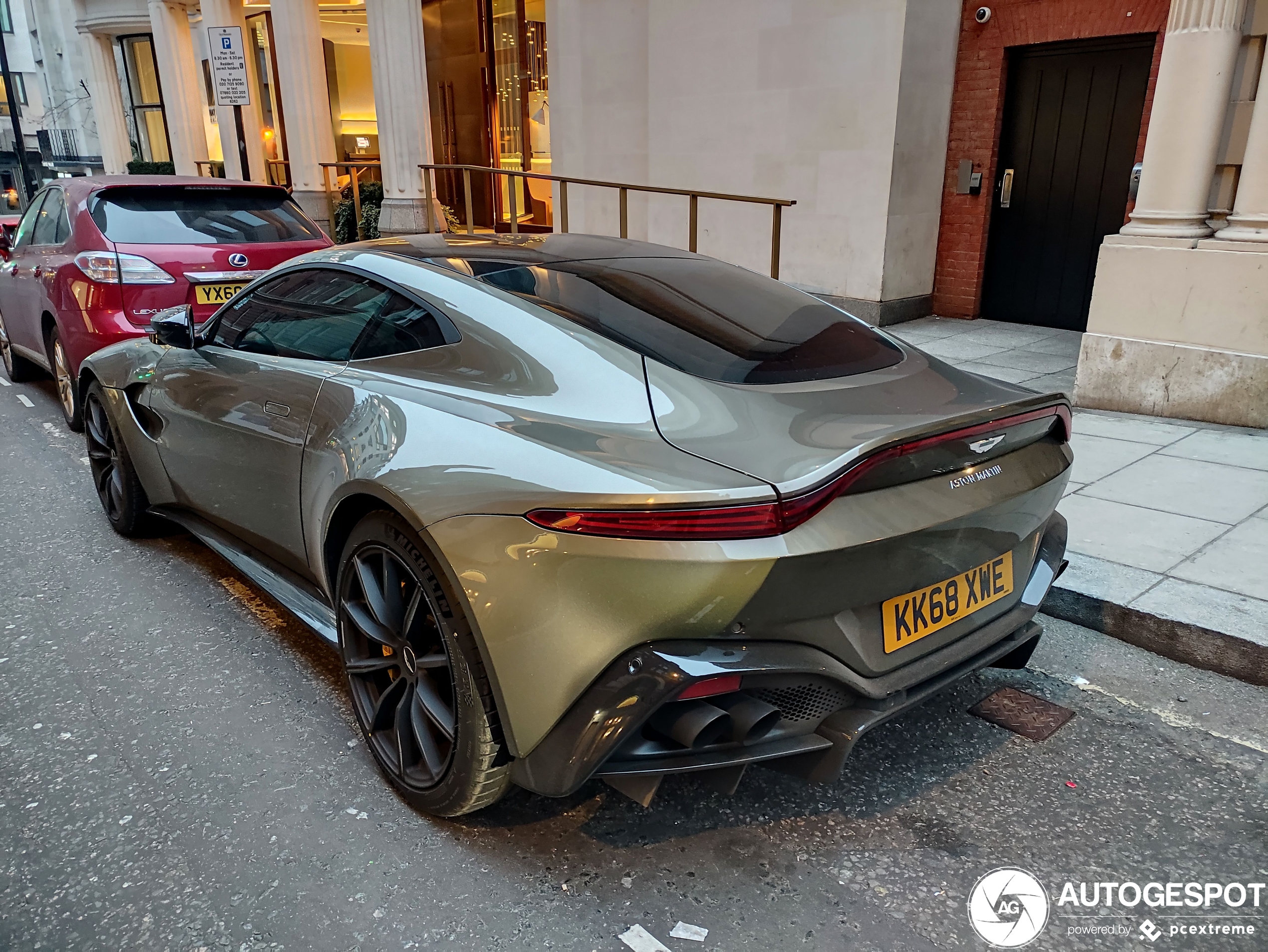 Aston Martin V8 Vantage 2018