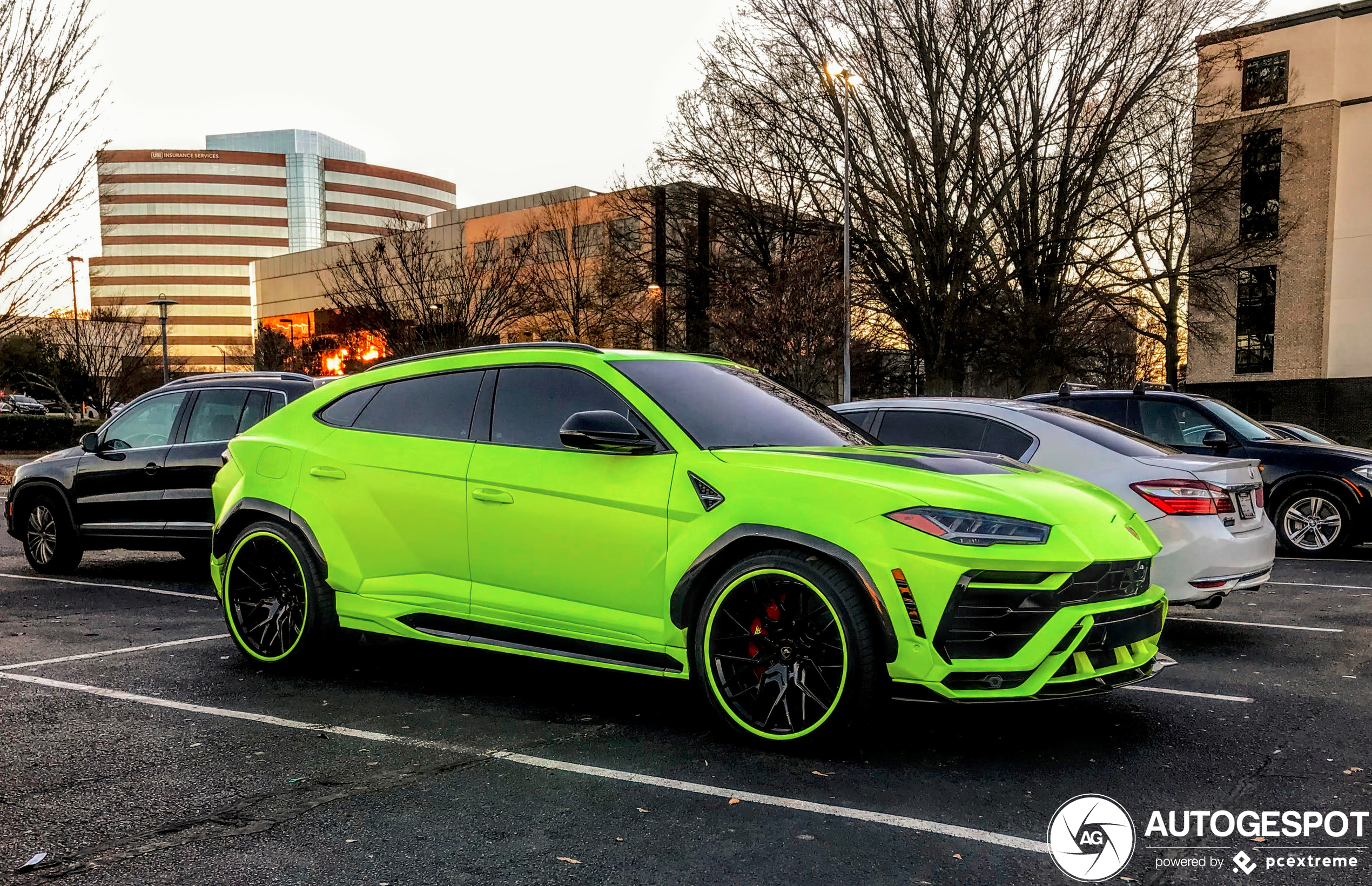 Gifitg: Lamborghini Urus 1016 Industries