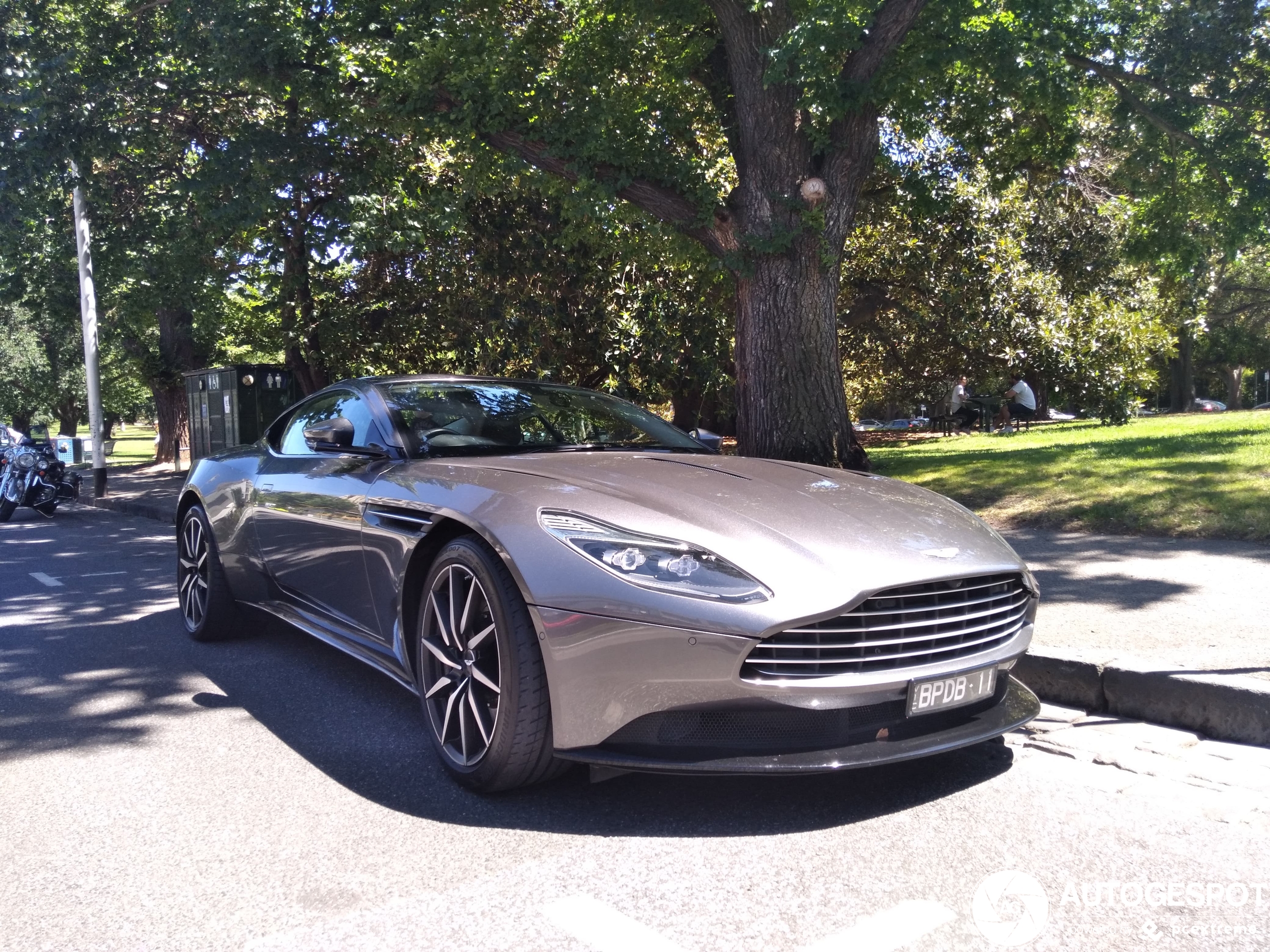 Aston Martin DB11