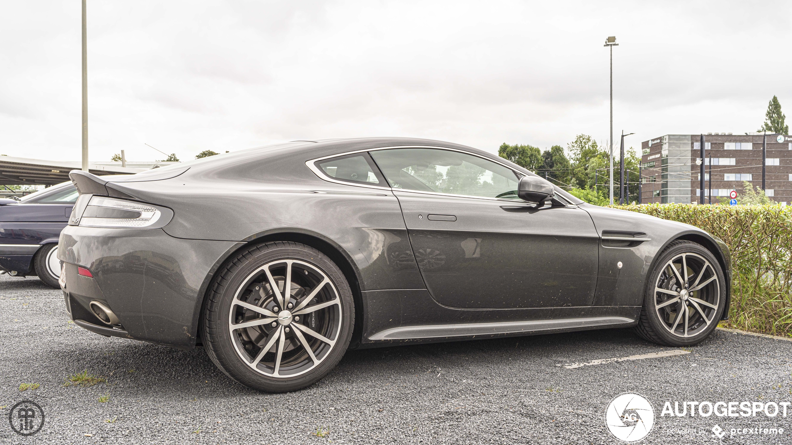 Aston Martin V8 Vantage S