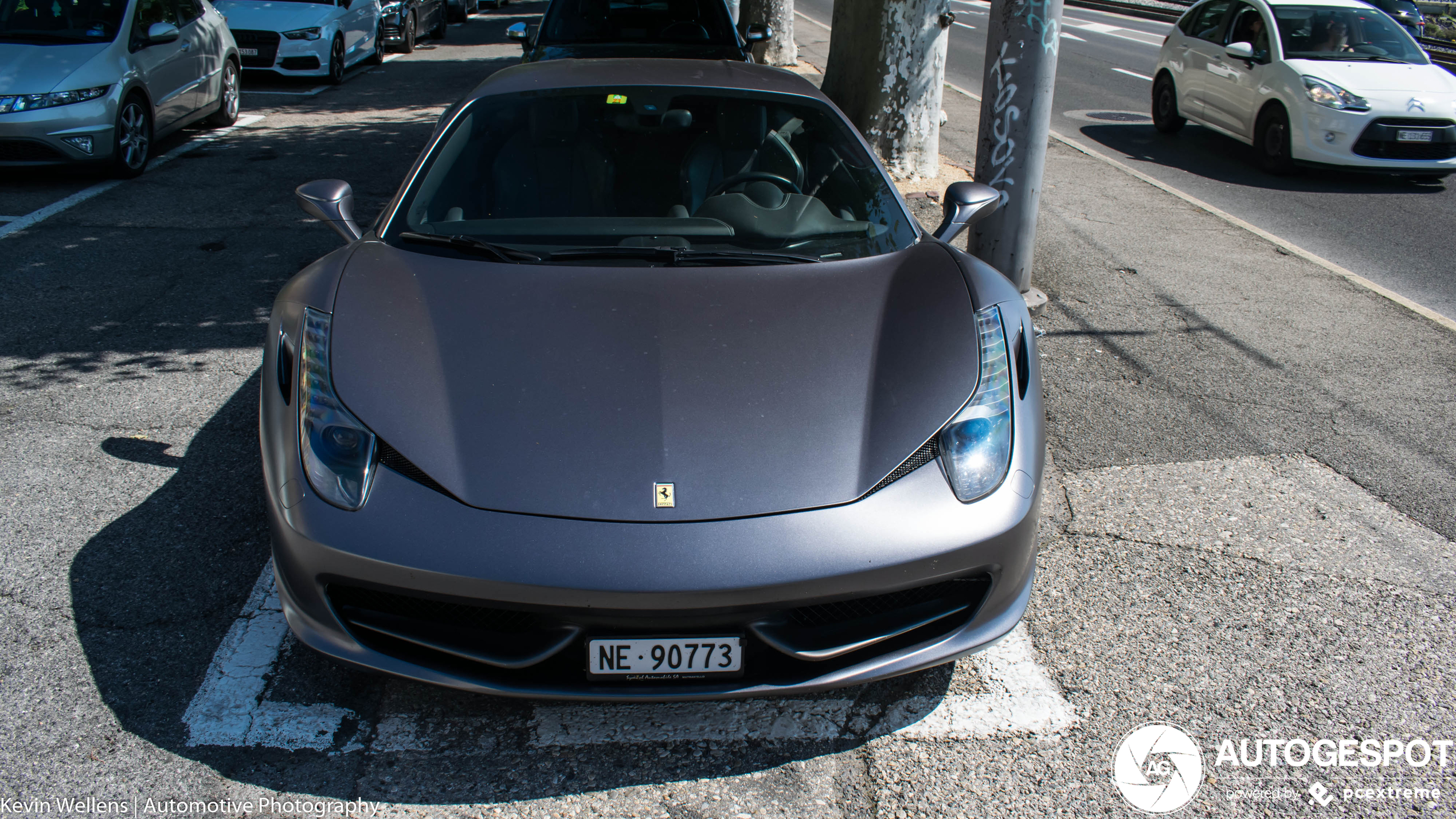 Matgrijze Ferrari 458 pakt de Spot van de dag!