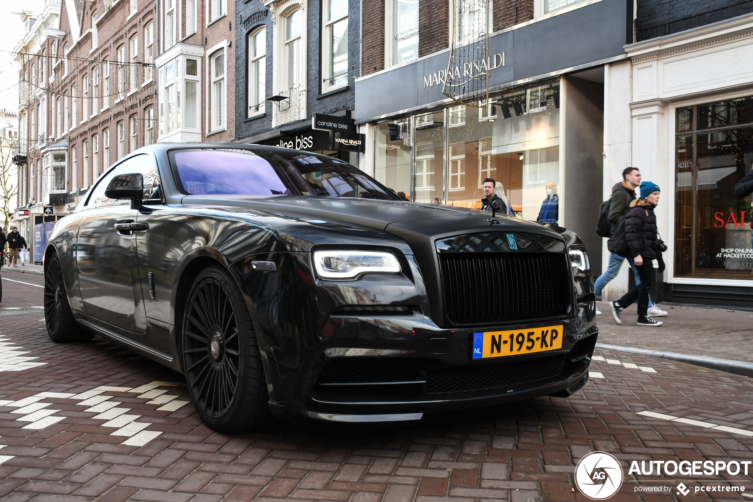 Voetballer Steven Bergwijn in zijn getunede Rolls-Royce!