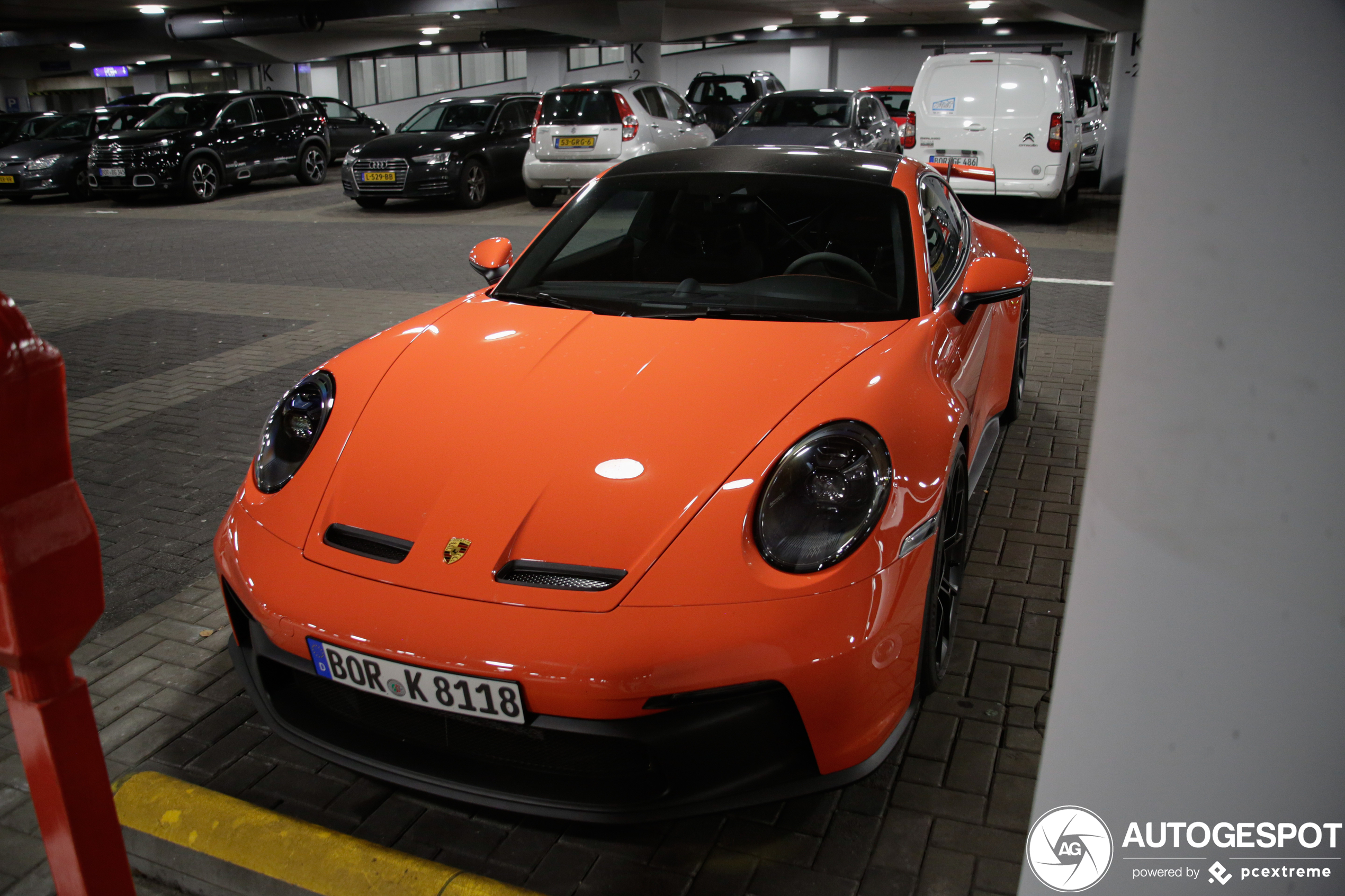 Nieuwe oranje 911 GT3 ondergronds vastgelegd, met een rijke historie op Autogespot!