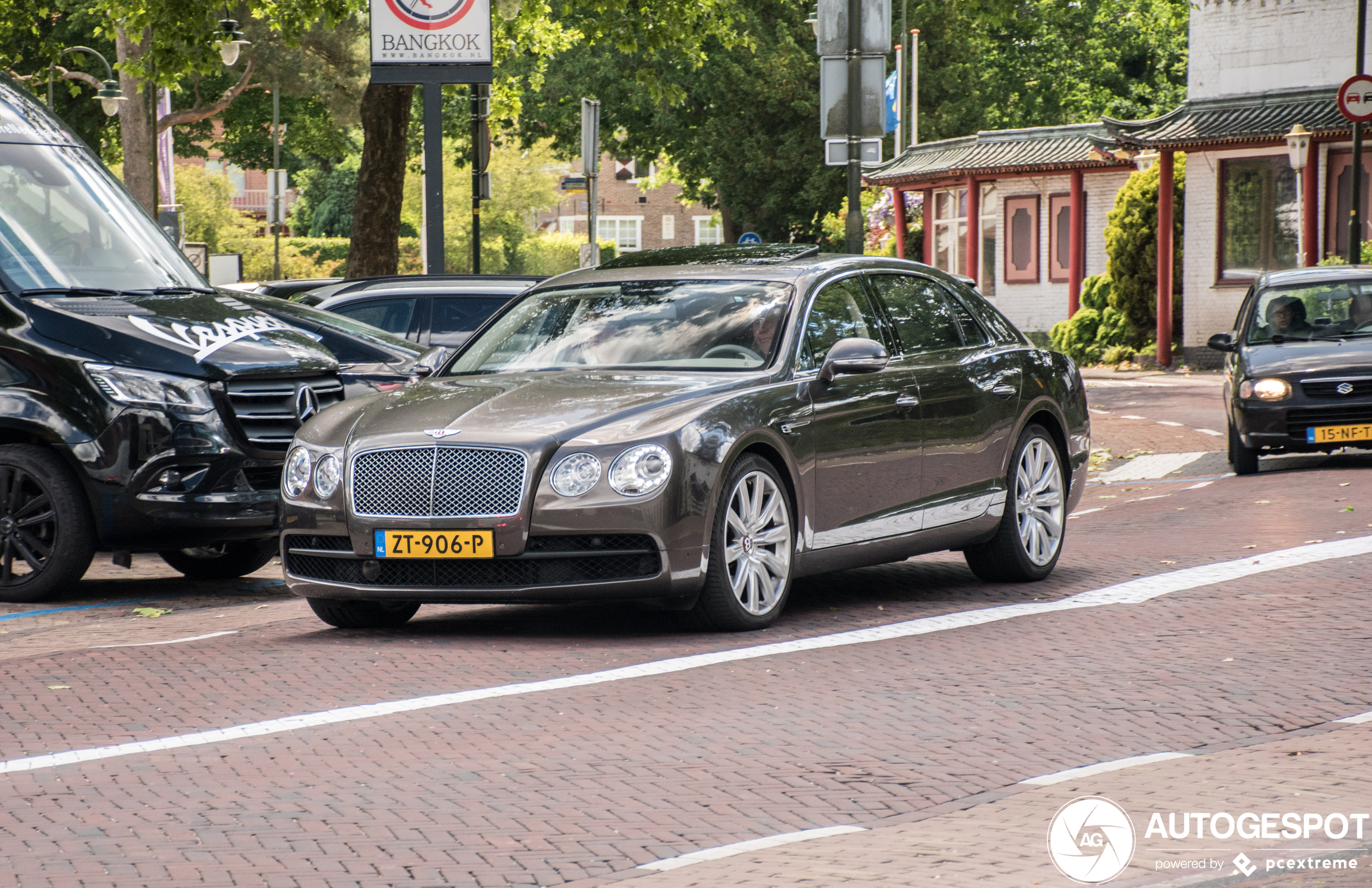 Bentley Flying Spur V8