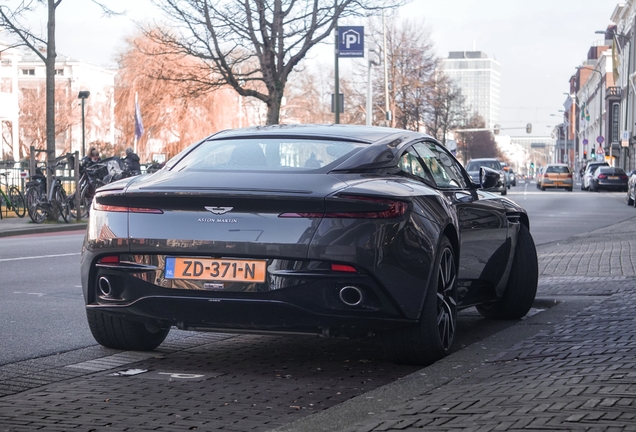 Aston Martin DB11 V8