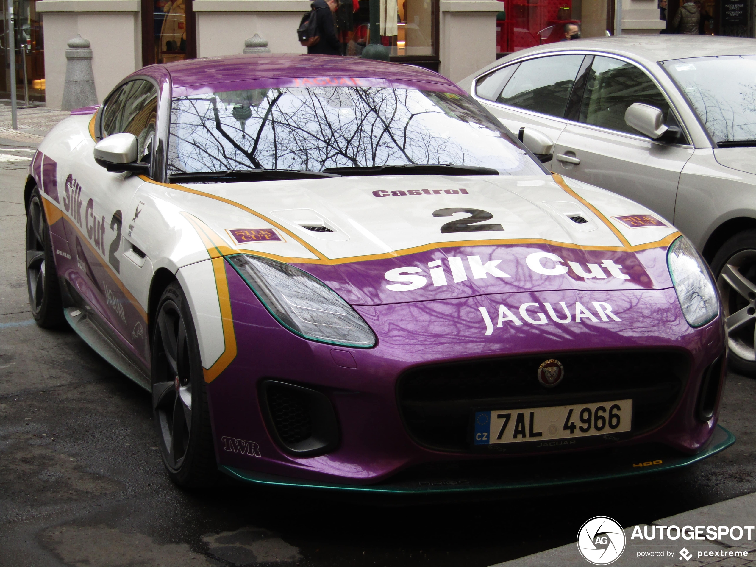 Legendarische en historische livery geplakt op een... F-TYPE?