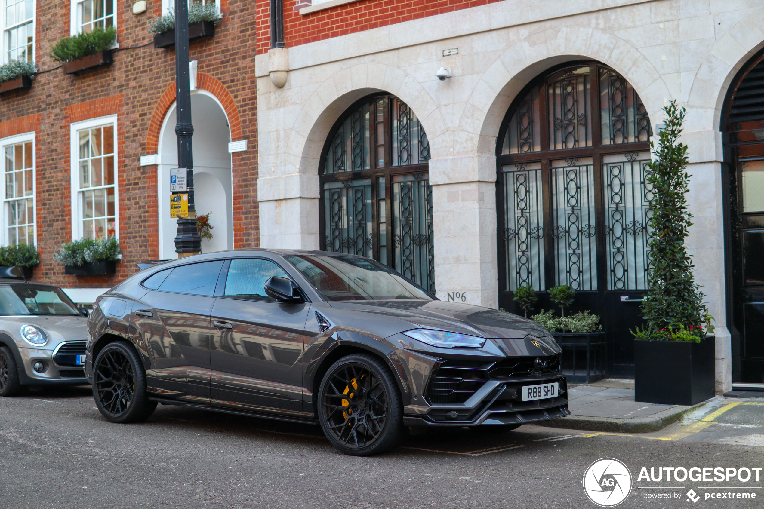 Lamborghini Urus Nero Design