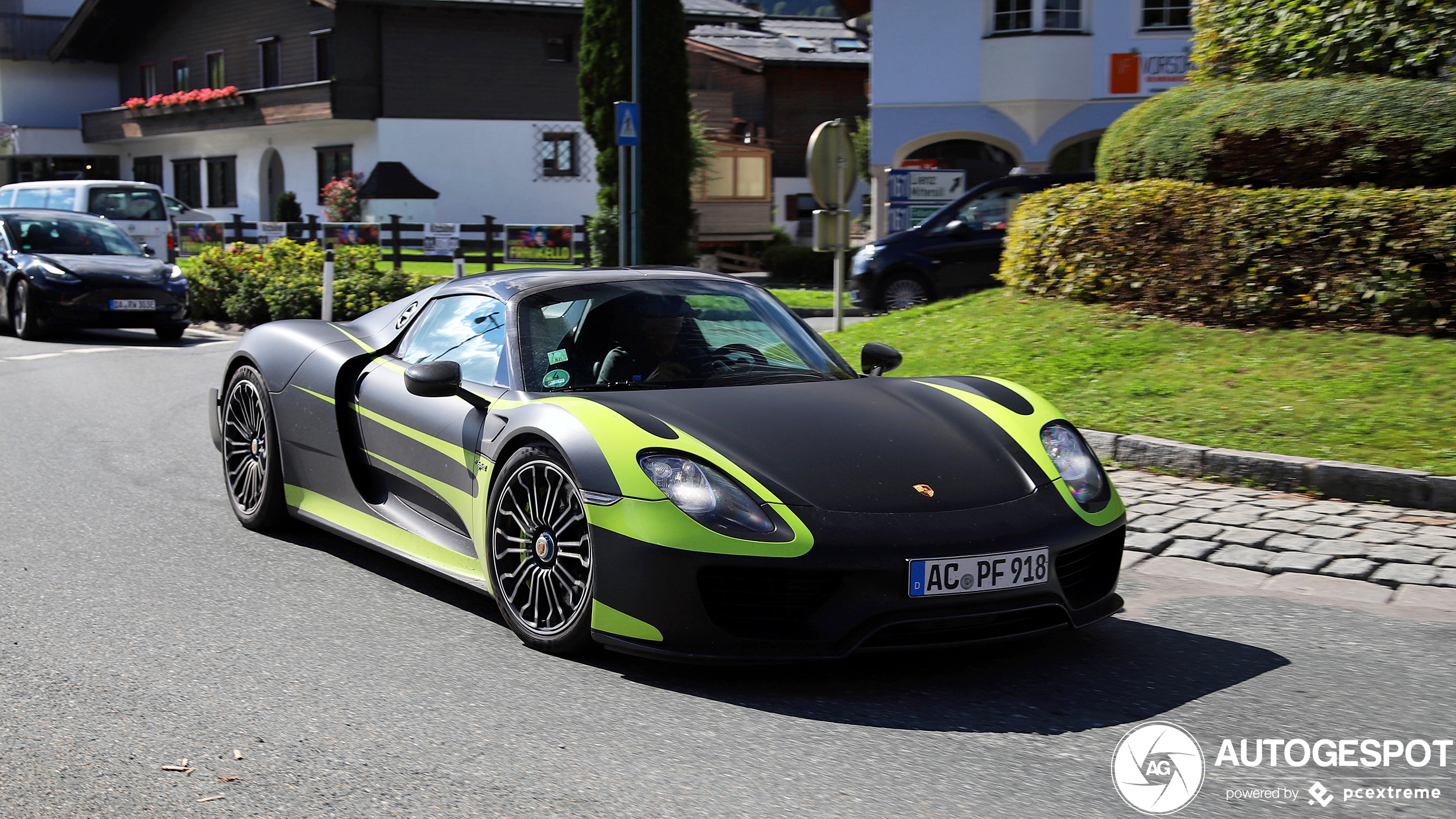 Porsche 918 Spyder Weissach Package