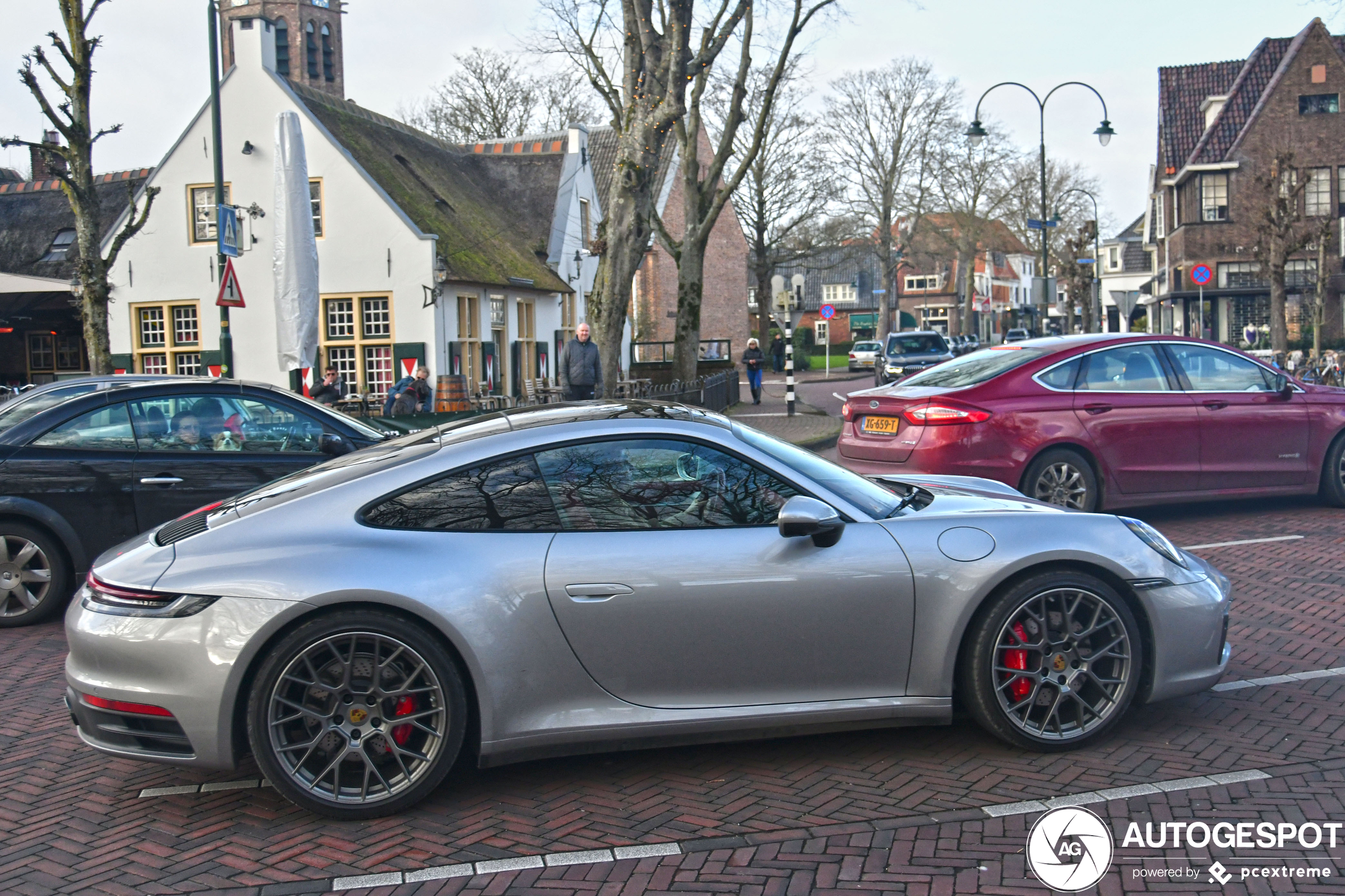 Porsche 992 Carrera 4S