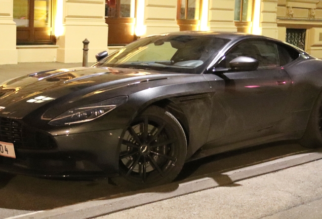 Aston Martin DB11 AMR