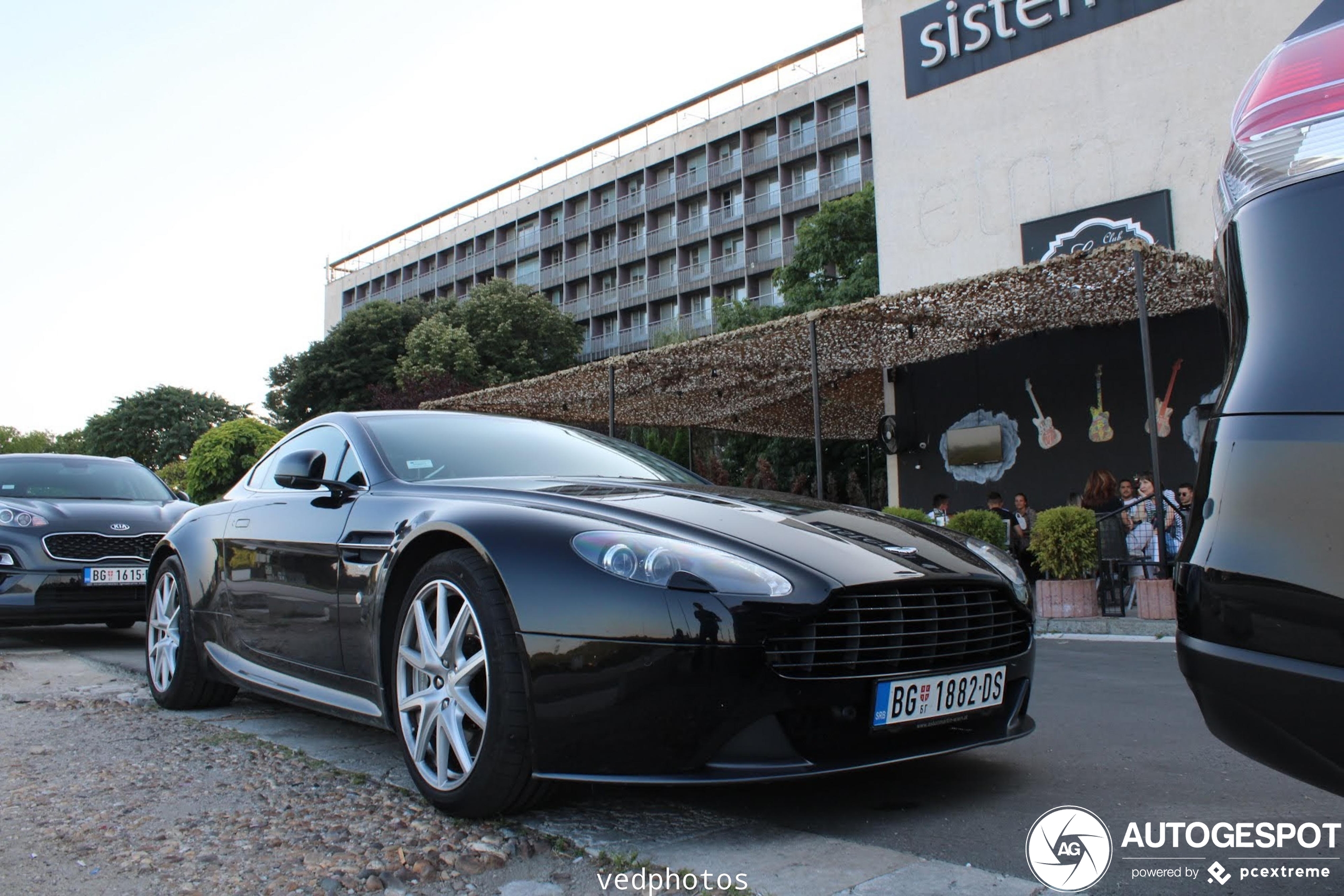 Aston Martin V8 Vantage 2012