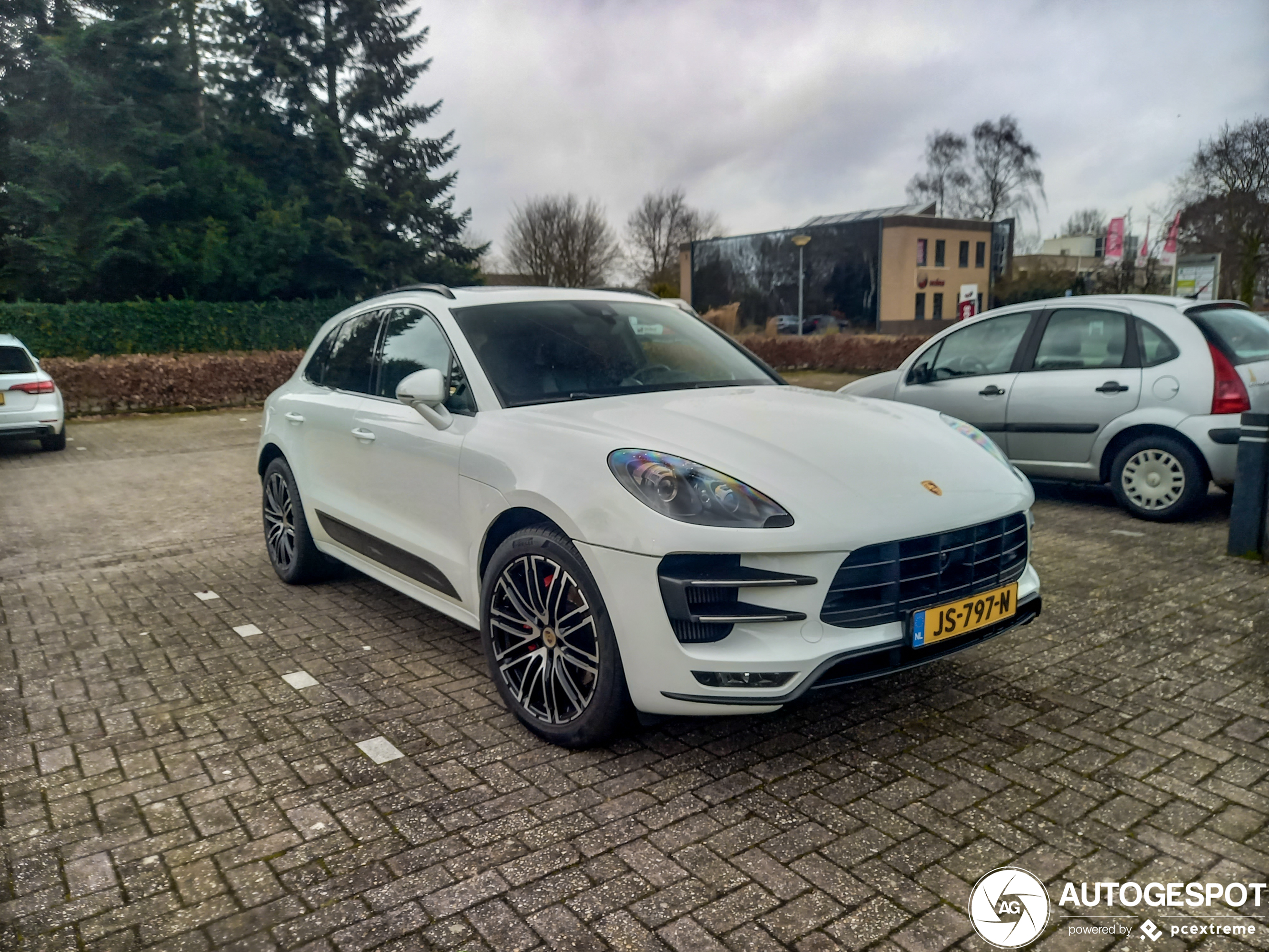 Porsche 95B Macan Turbo