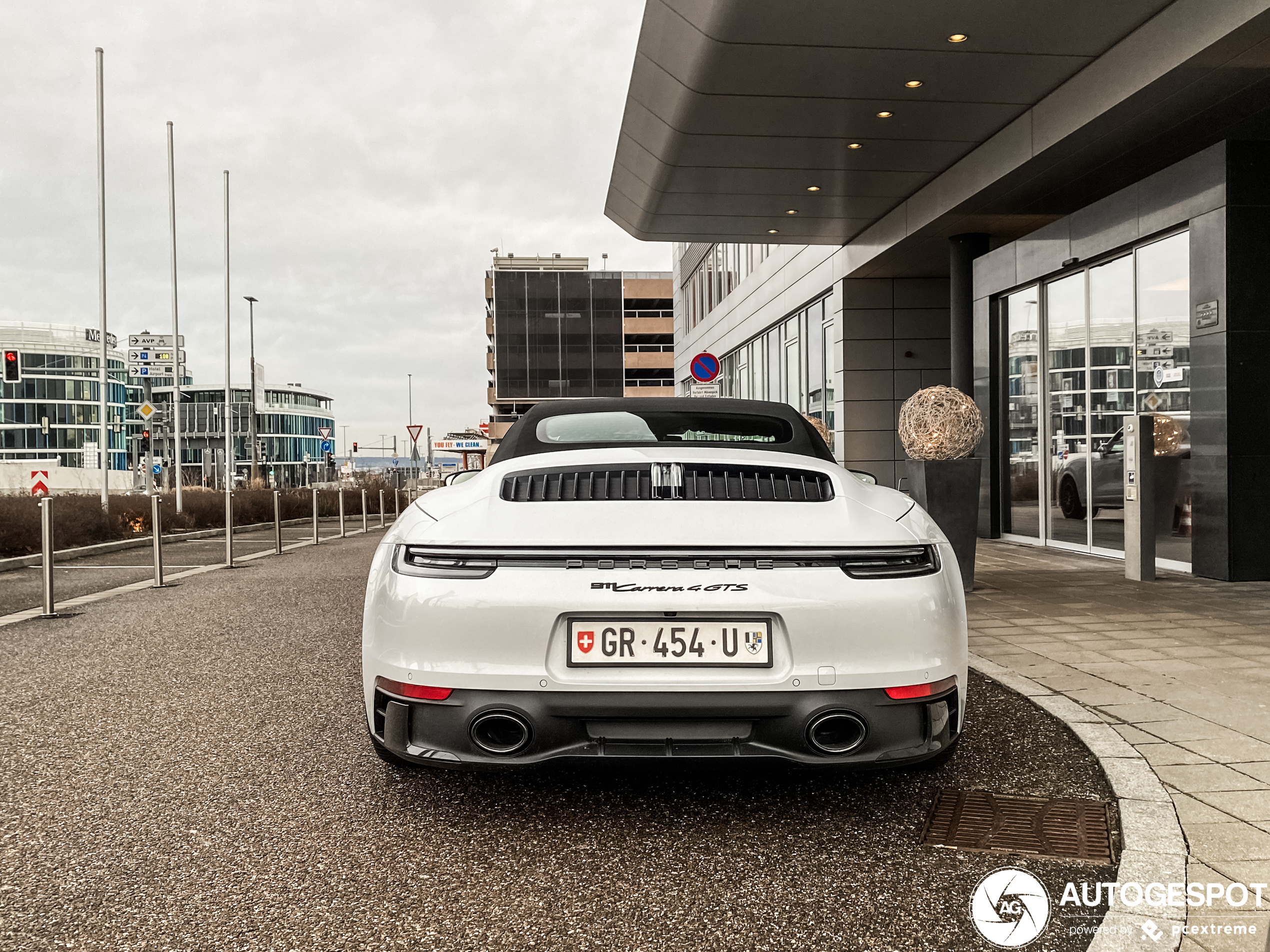 Porsche 992 Carrera 4 GTS Cabriolet