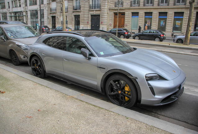 Porsche Taycan Turbo S Cross Turismo