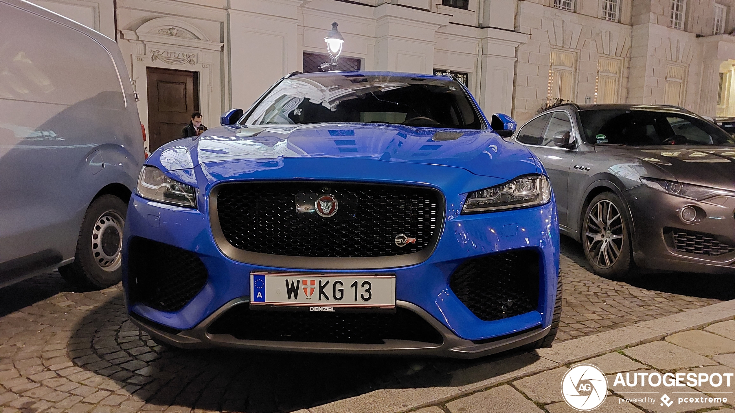 Jaguar F-PACE SVR