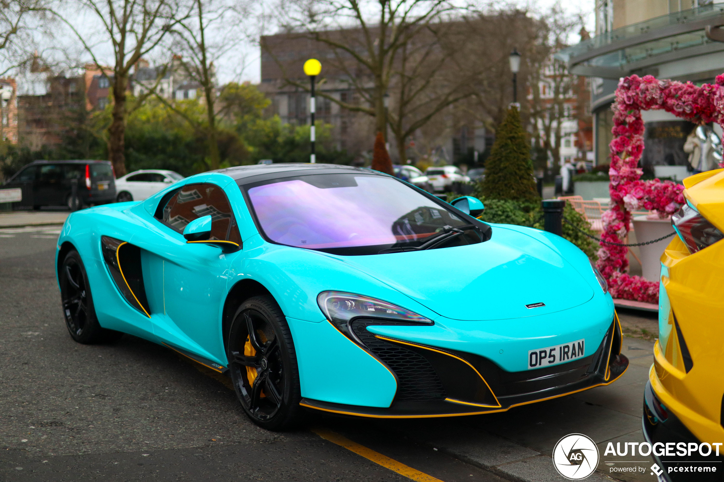 Deze McLaren 650S is niet te missen..