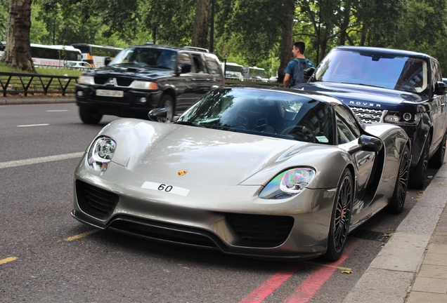 Porsche 918 Spyder Weissach Package