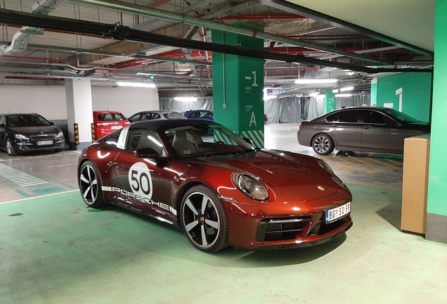 Porsche 992 Targa 4S Heritage Design Edition