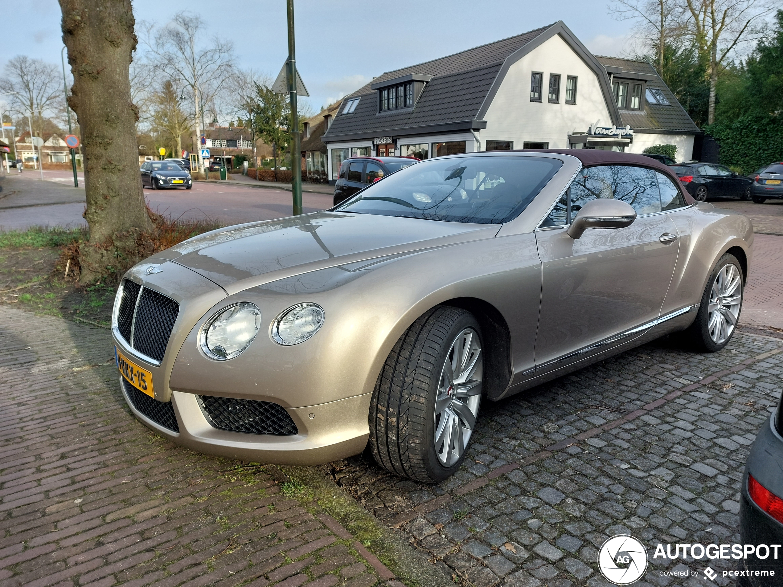 Bentley Continental GTC V8