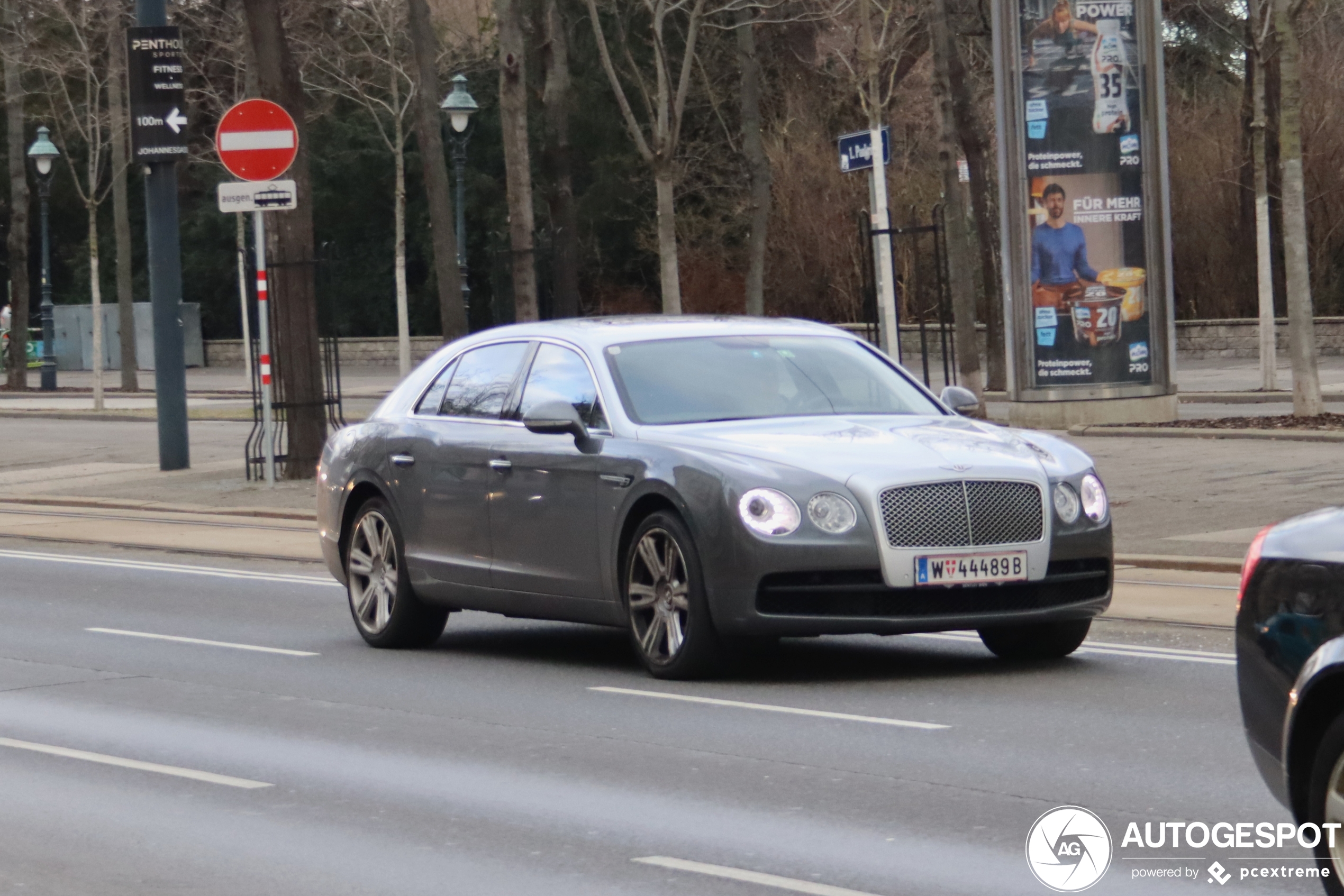 Bentley Flying Spur V8