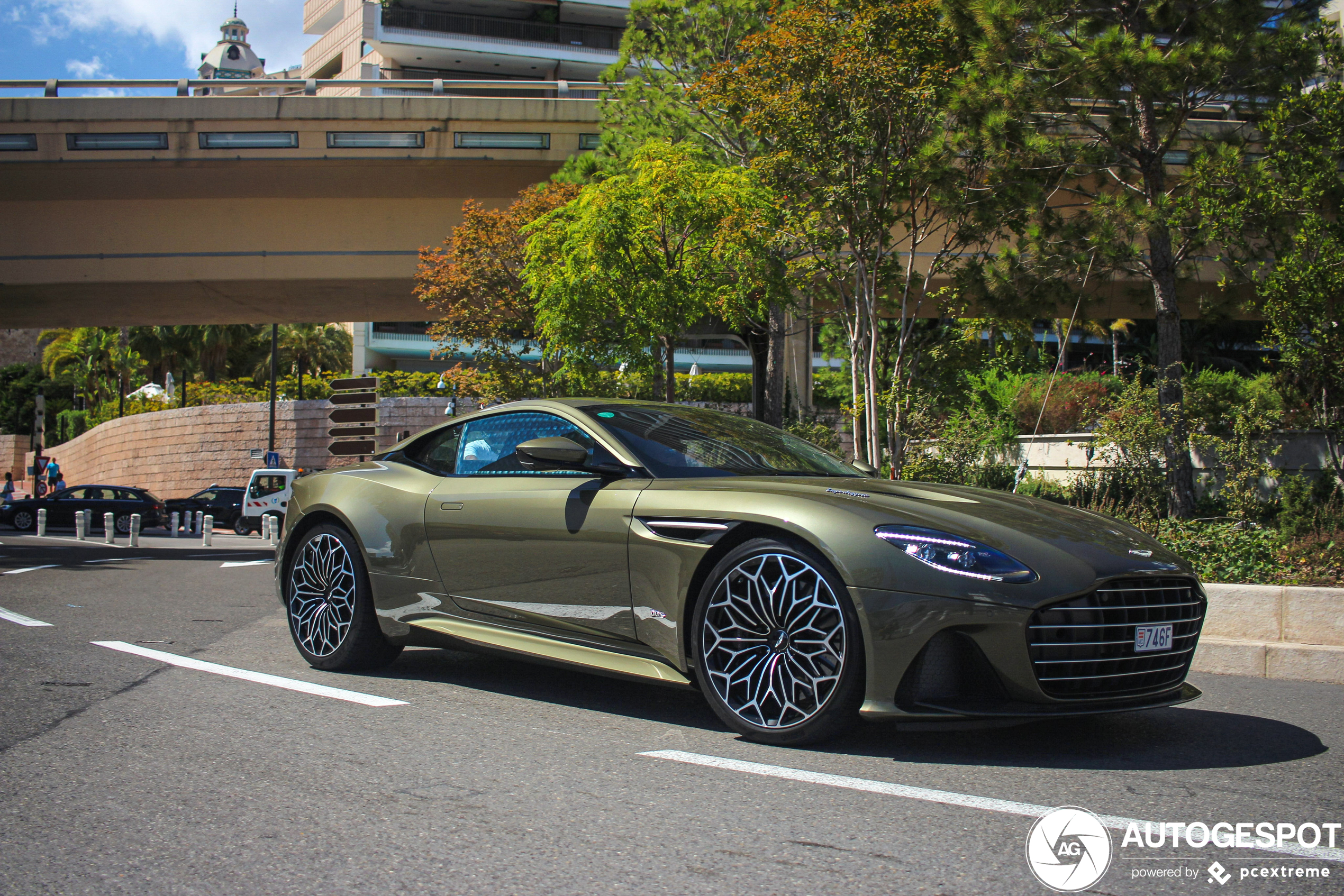 Aston Martin DBS Superleggera OHMSS Edition