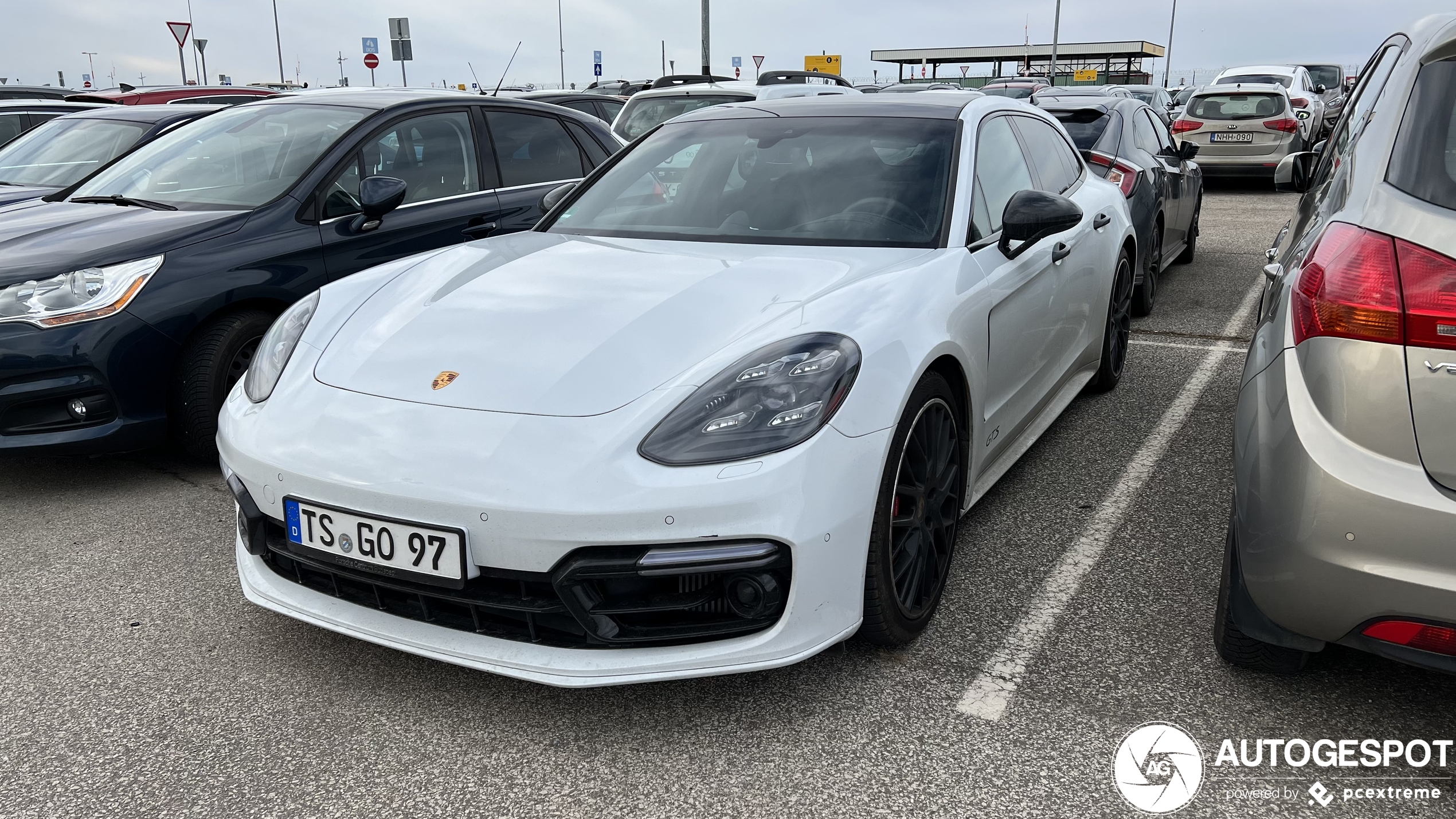 Porsche 971 Panamera GTS Sport Turismo