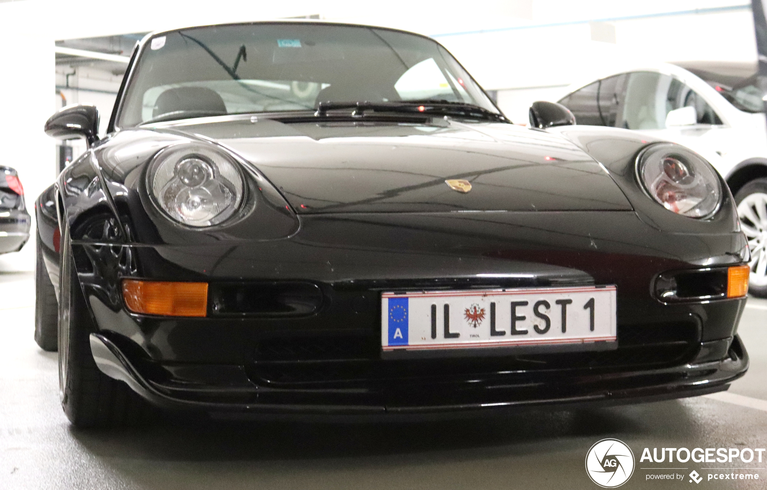 Zeldzame Porsche 993 GT2 staat nonchalant in de parkeergarage