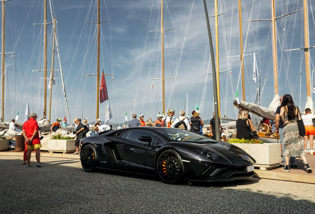 Lamborghini Aventador S LP740-4