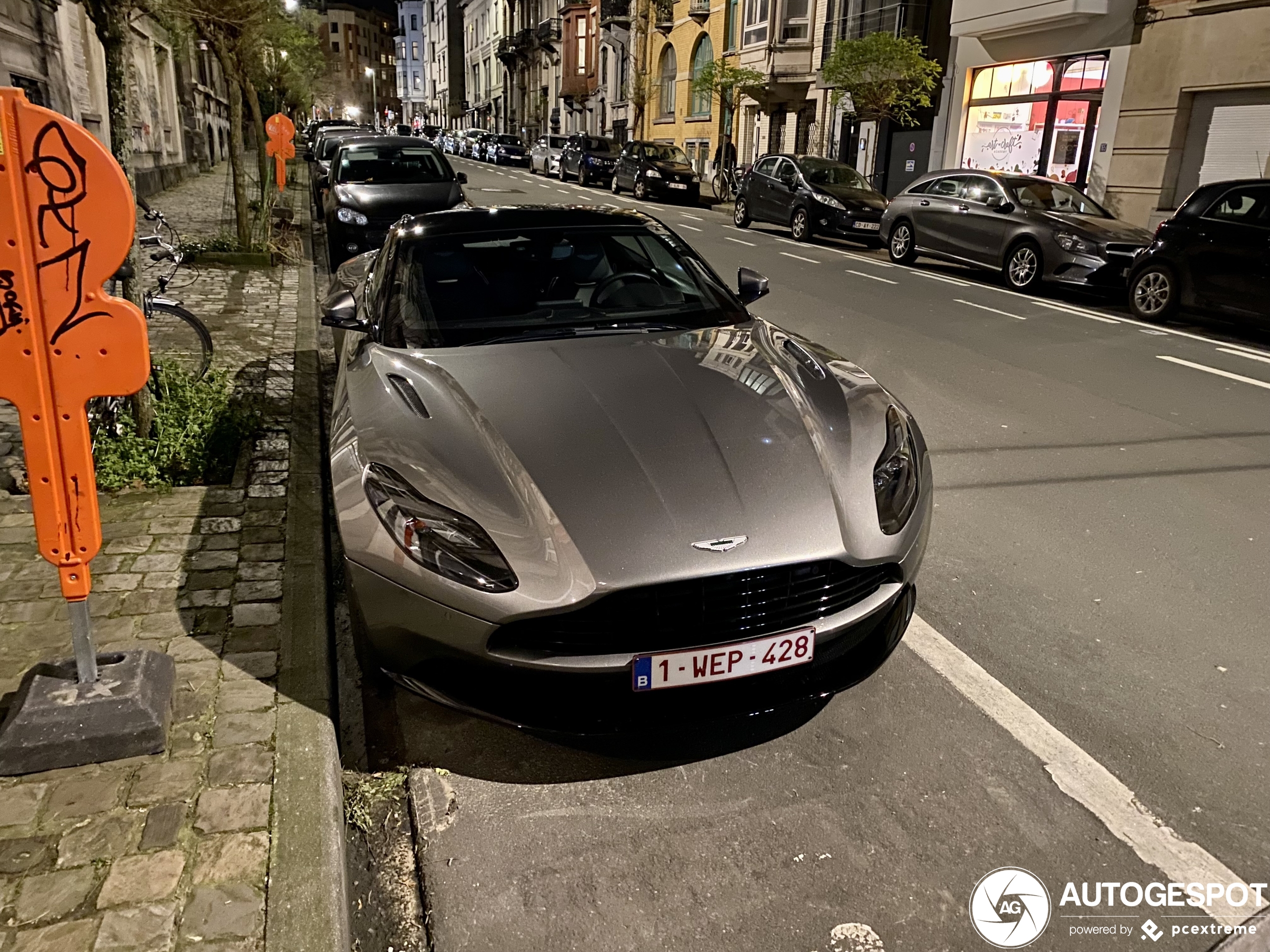 Aston Martin DB11 V8