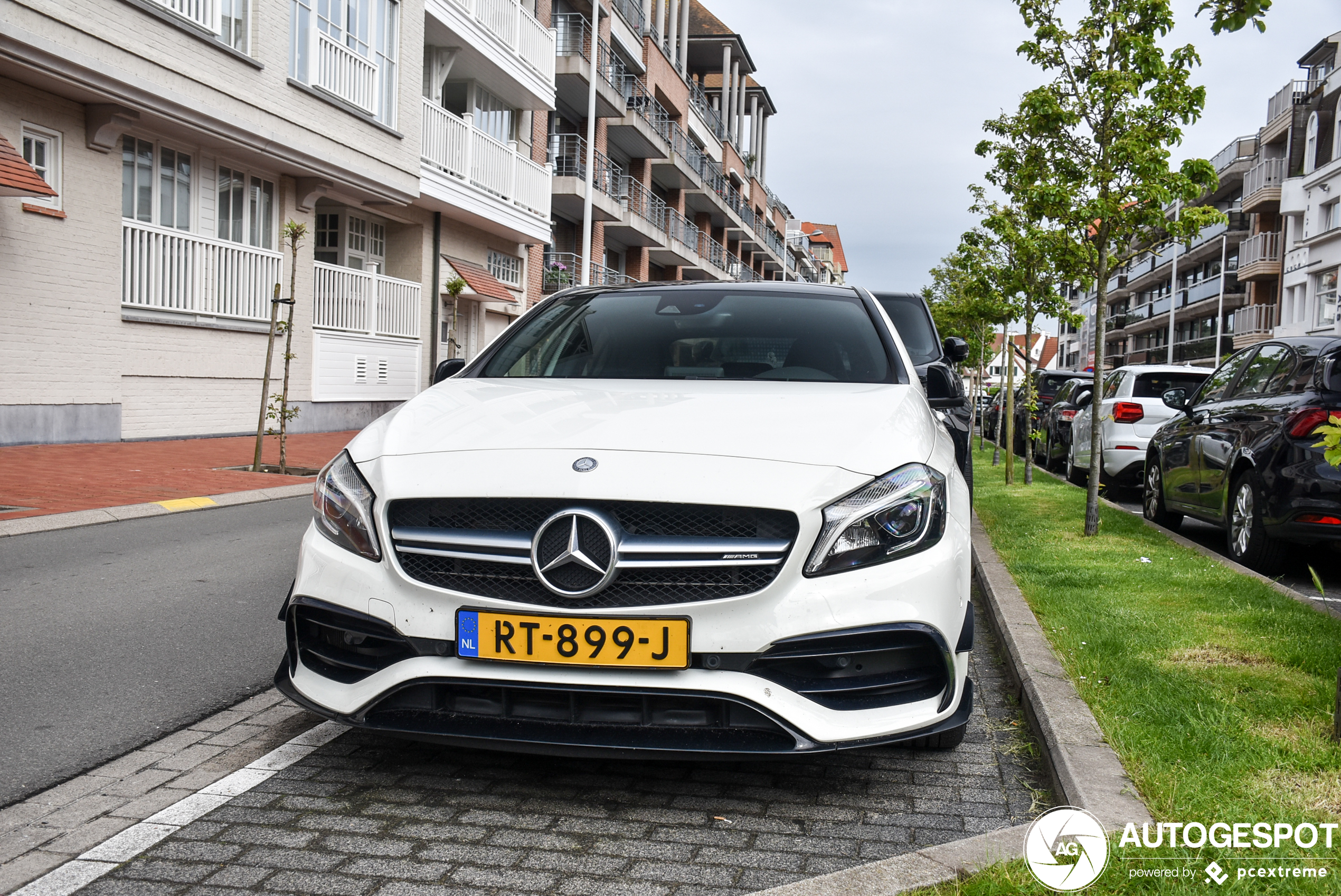 Mercedes-AMG A 45 W176 2015