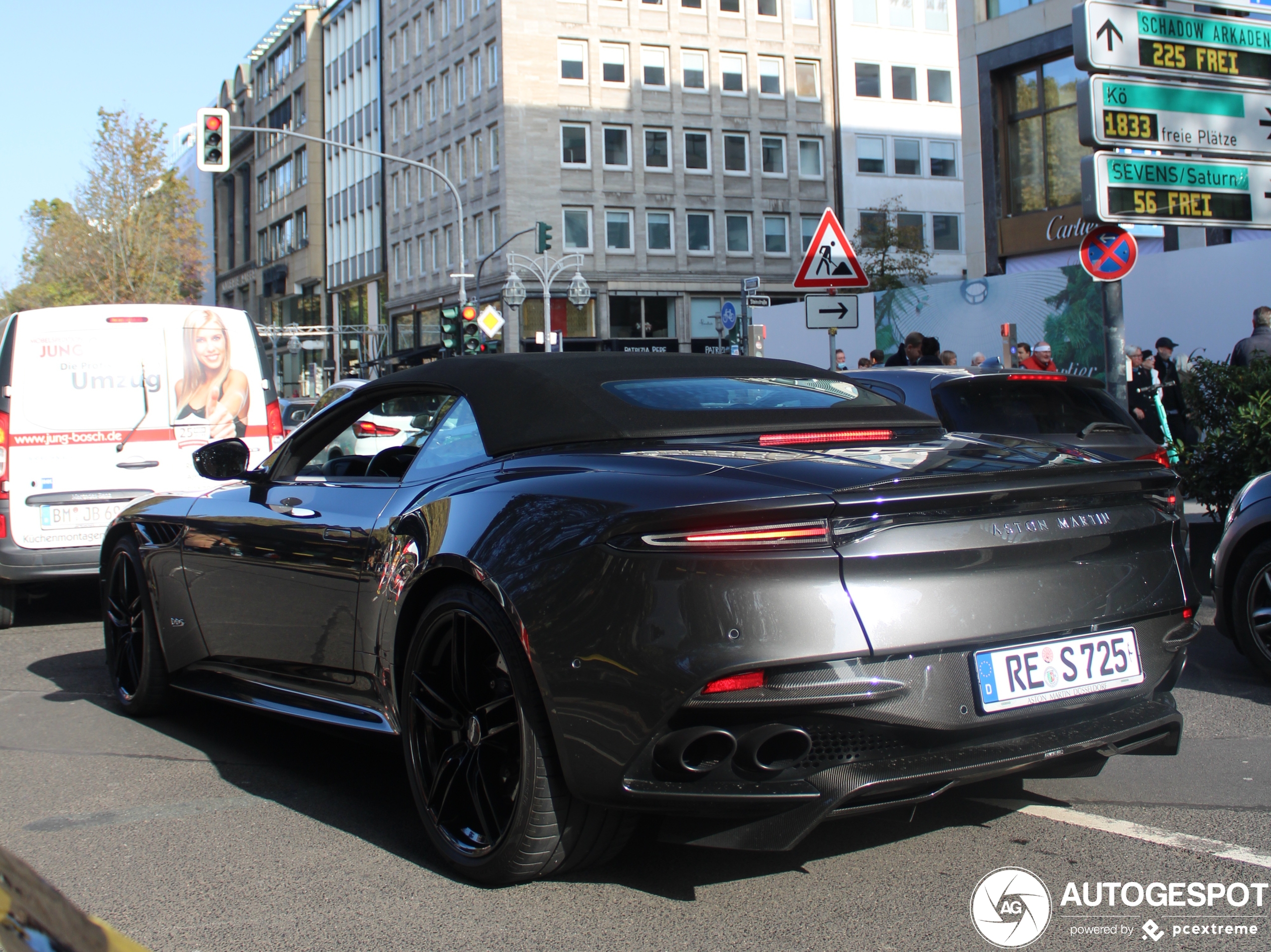 Aston Martin DBS Superleggera Volante