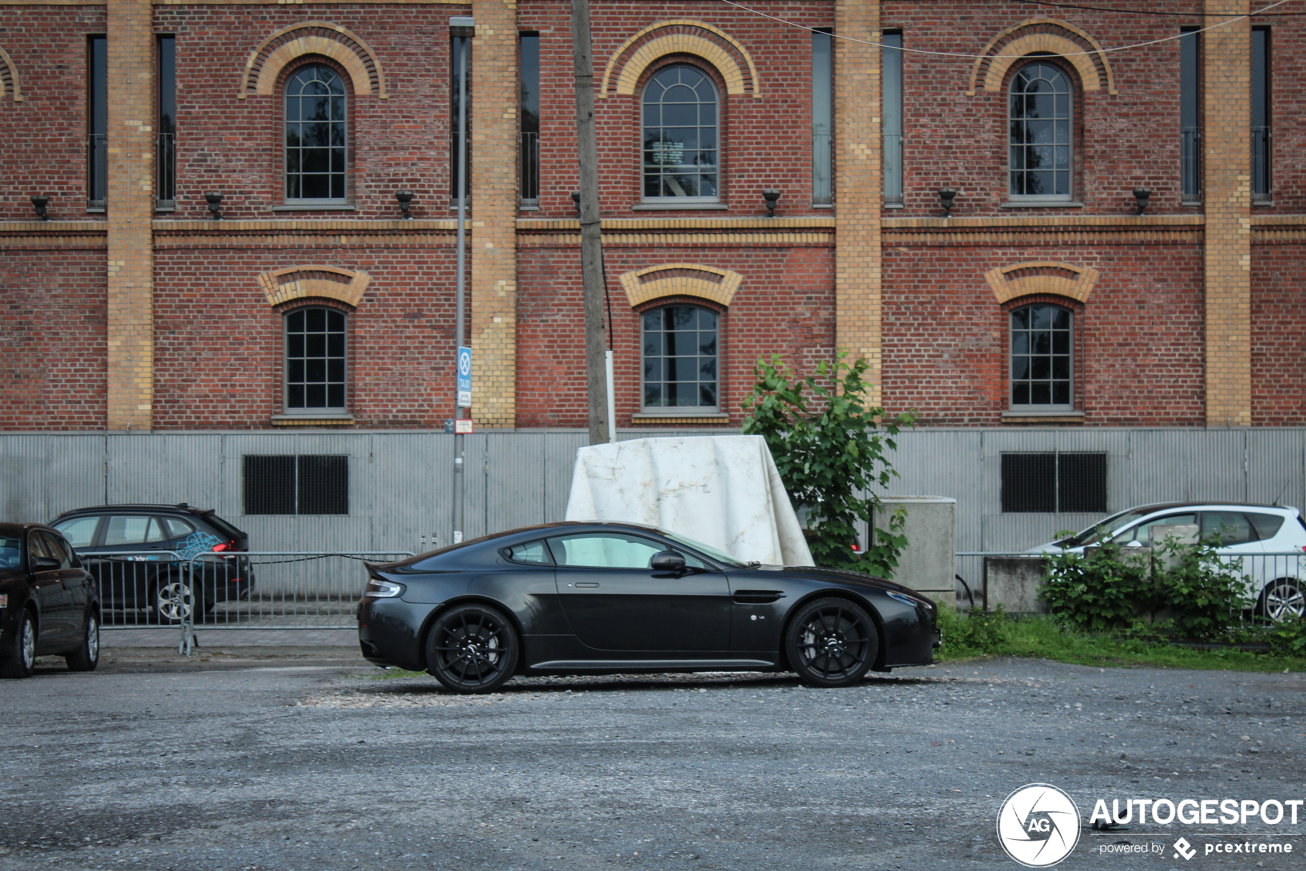 Aston Martin V12 Vantage S