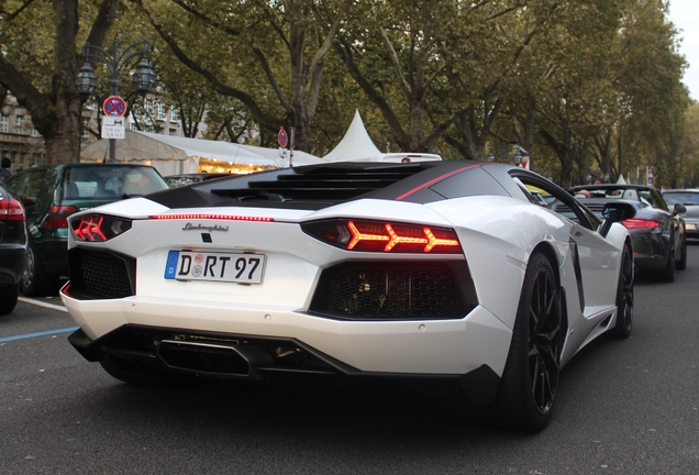 Lamborghini Aventador LP700-4 Pirelli Edition