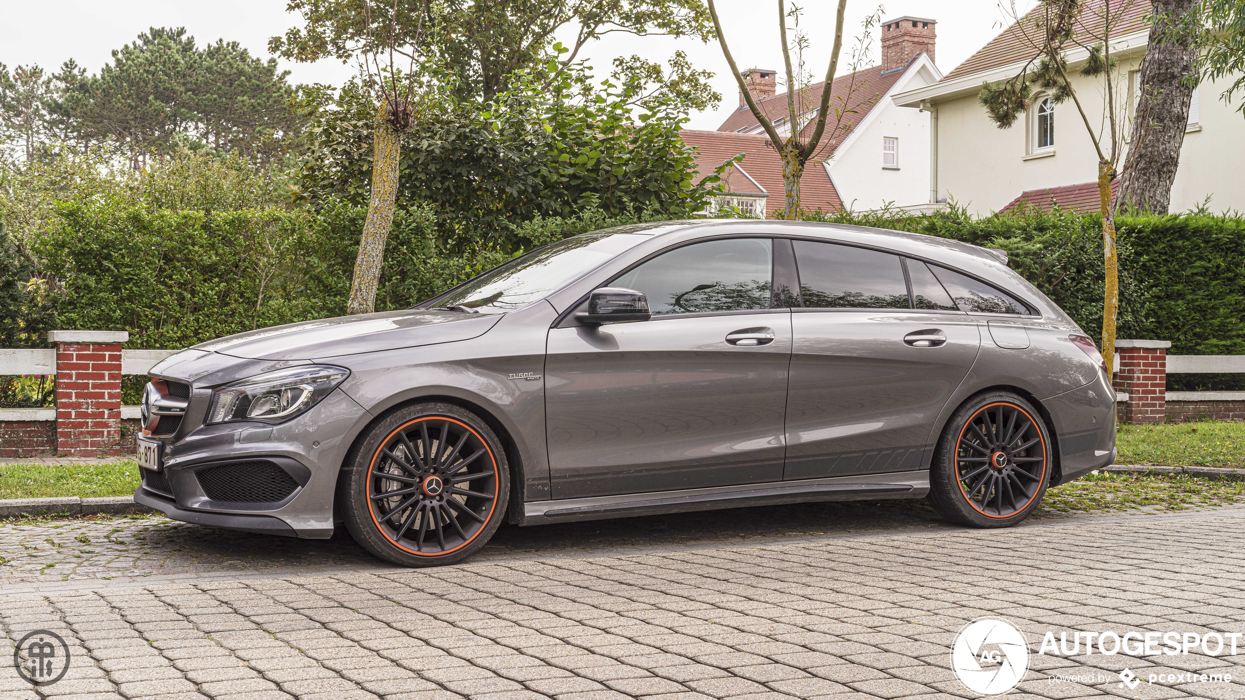 Mercedes-AMG CLA 45 Shooting Brake OrangeArt Edition