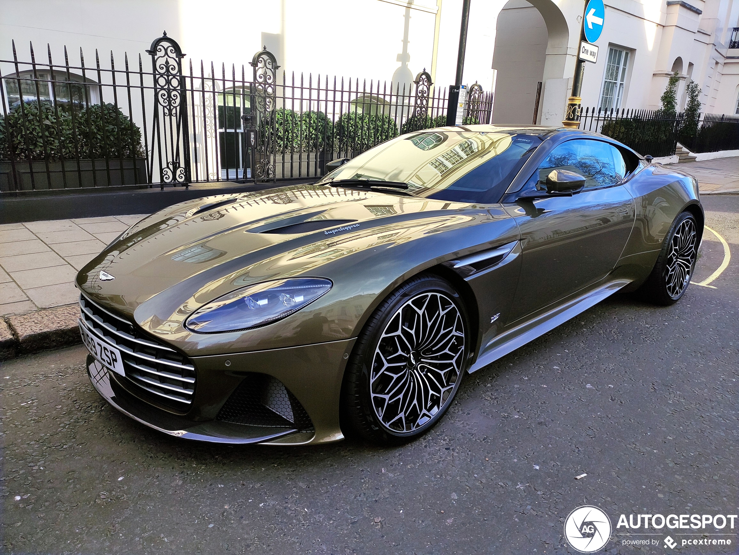 Aston Martin DBS Superleggera OHMSS Edition